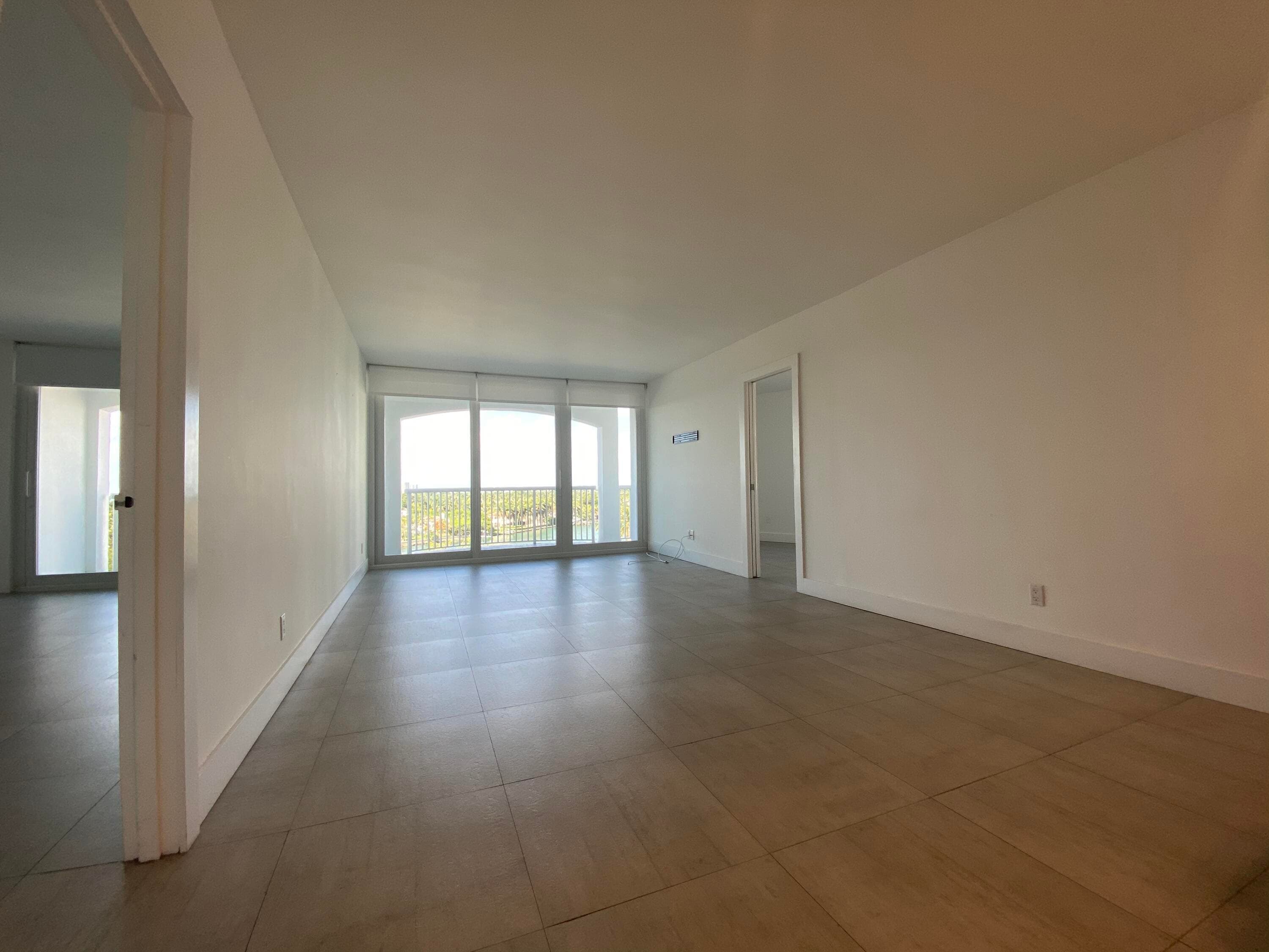 5401 Collins Avenue 620, Miami Beach, FL 33140 — photo 6 of 36