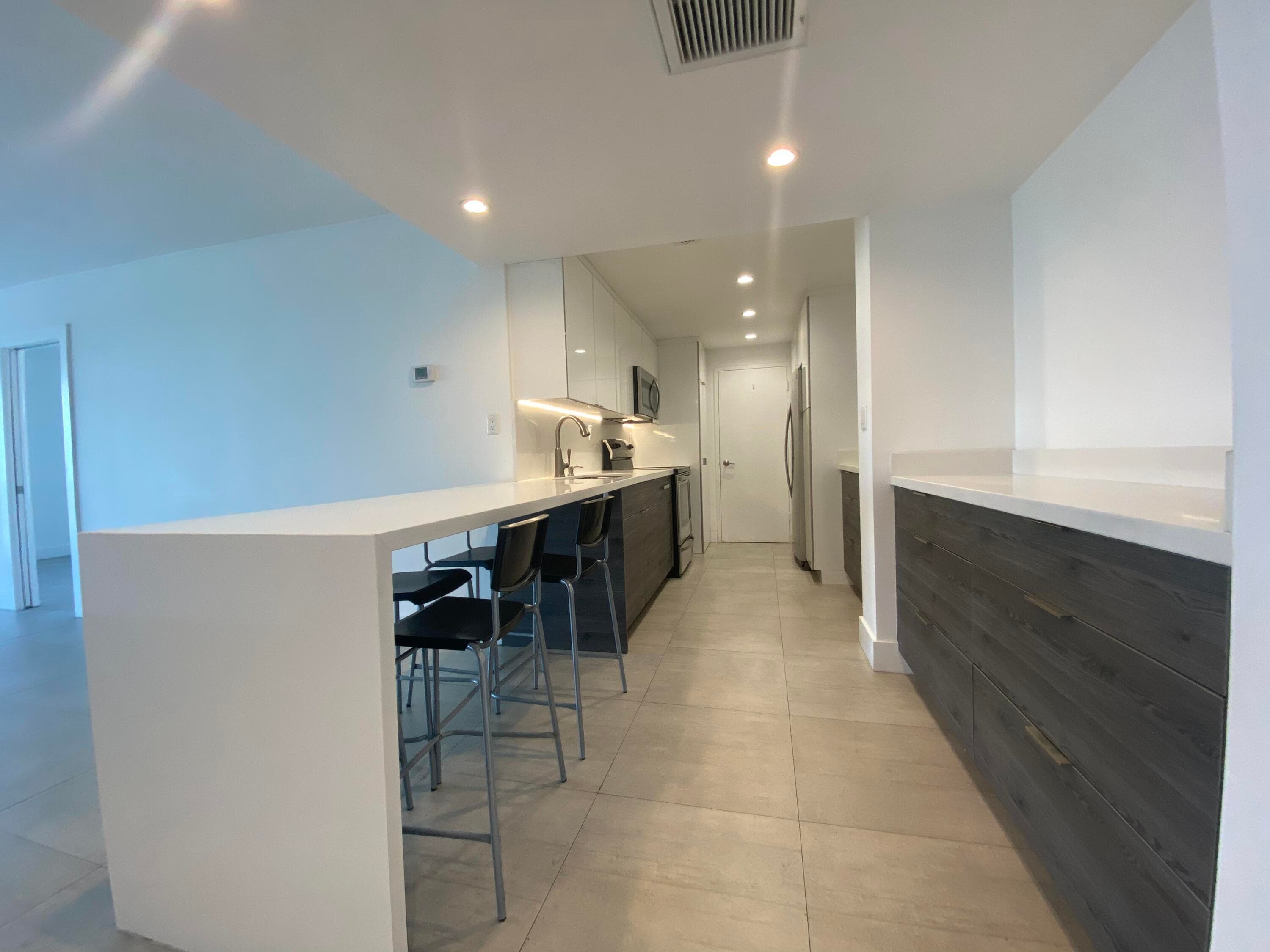 5401 Collins Avenue 620, Miami Beach, FL 33140 — photo 8 of 36