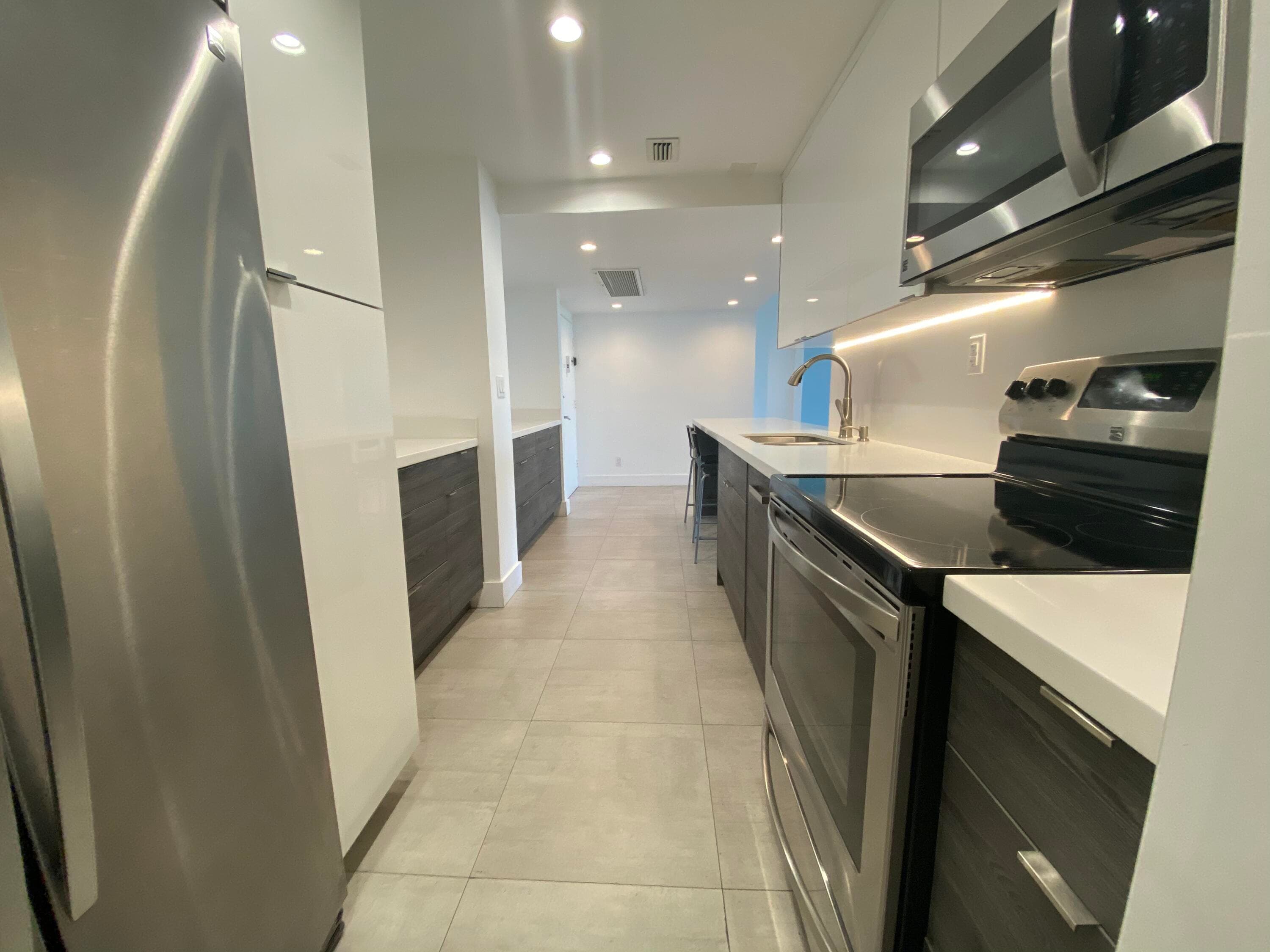 5401 Collins Avenue 620, Miami Beach, FL 33140 — photo 11 of 36