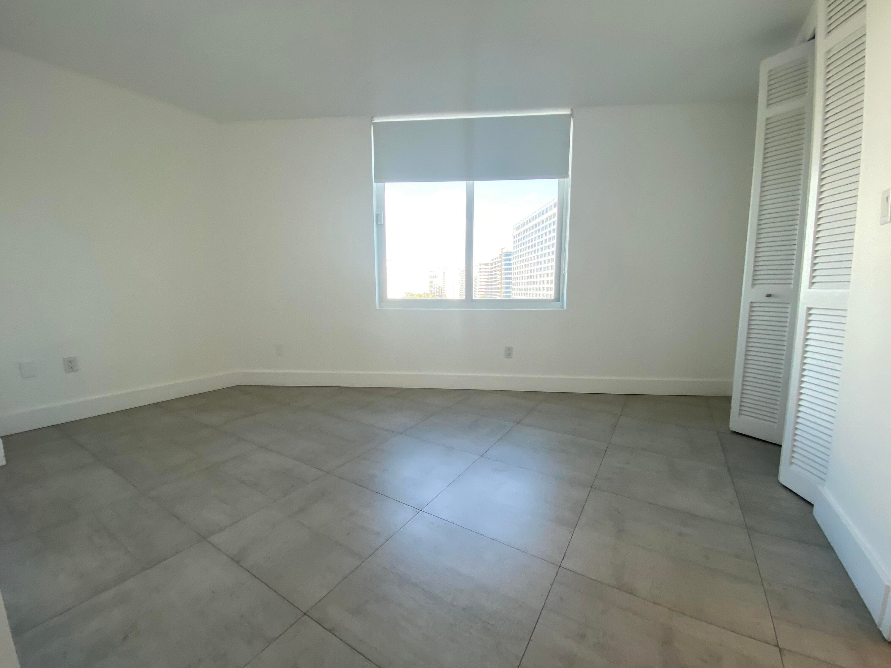 5401 Collins Avenue 620, Miami Beach, FL 33140 — photo 18 of 36