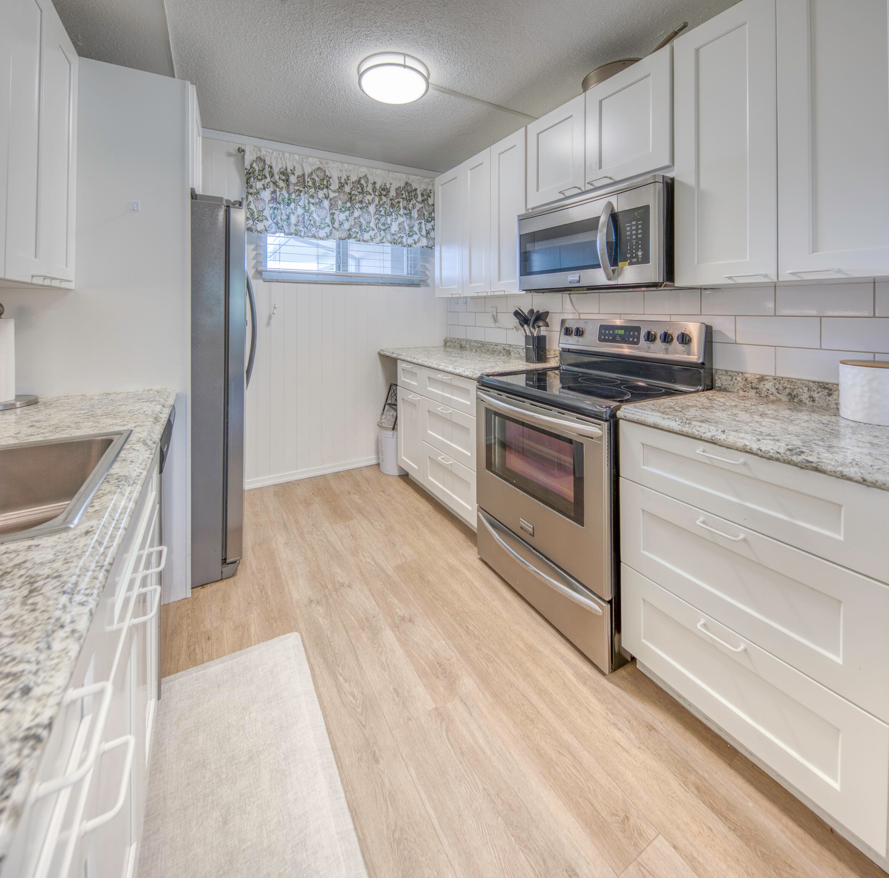 2566 Garden Drive S, Lake Worth Beach, FL 33461 — photo 4 of 12