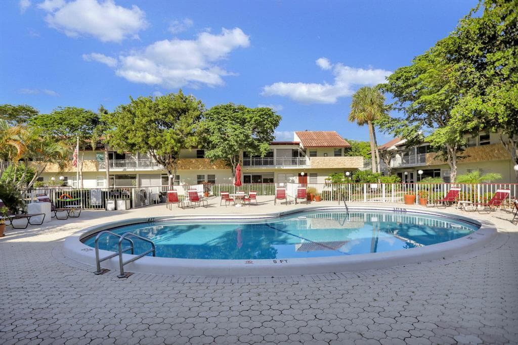 860 SE 6th Avenue 303, Deerfield Beach, FL 33441 — photo 14 of 35