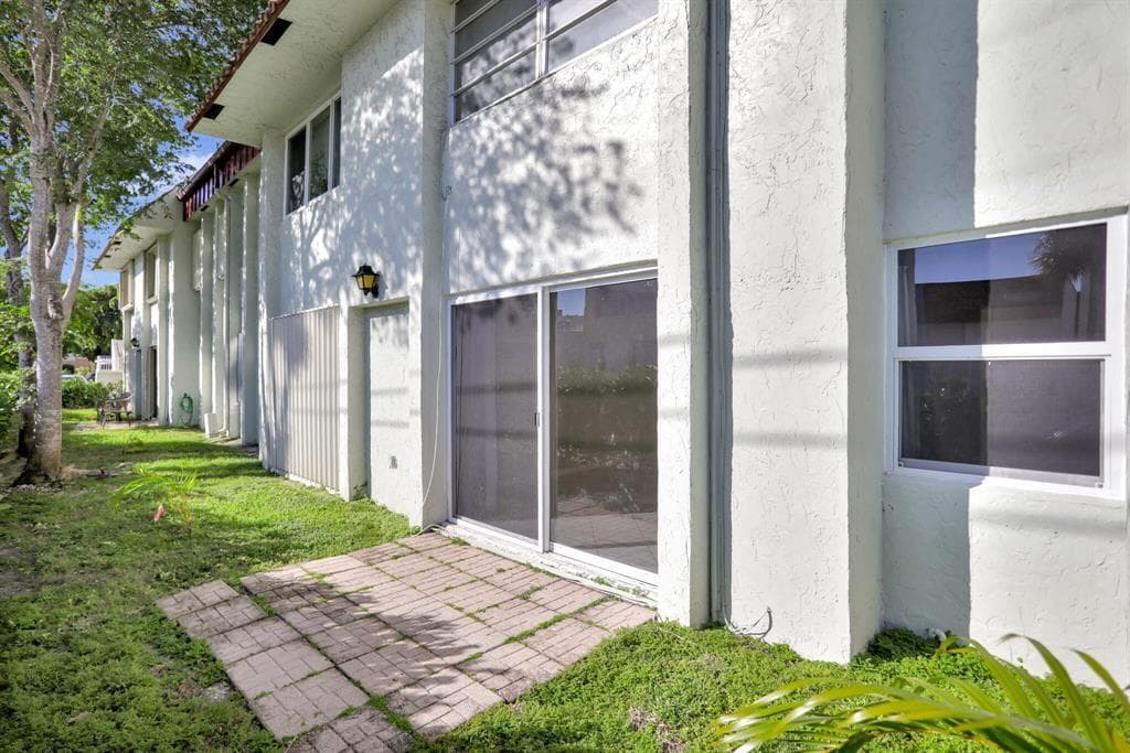 860 SE 6th Avenue 303, Deerfield Beach, FL 33441 — photo 16 of 35