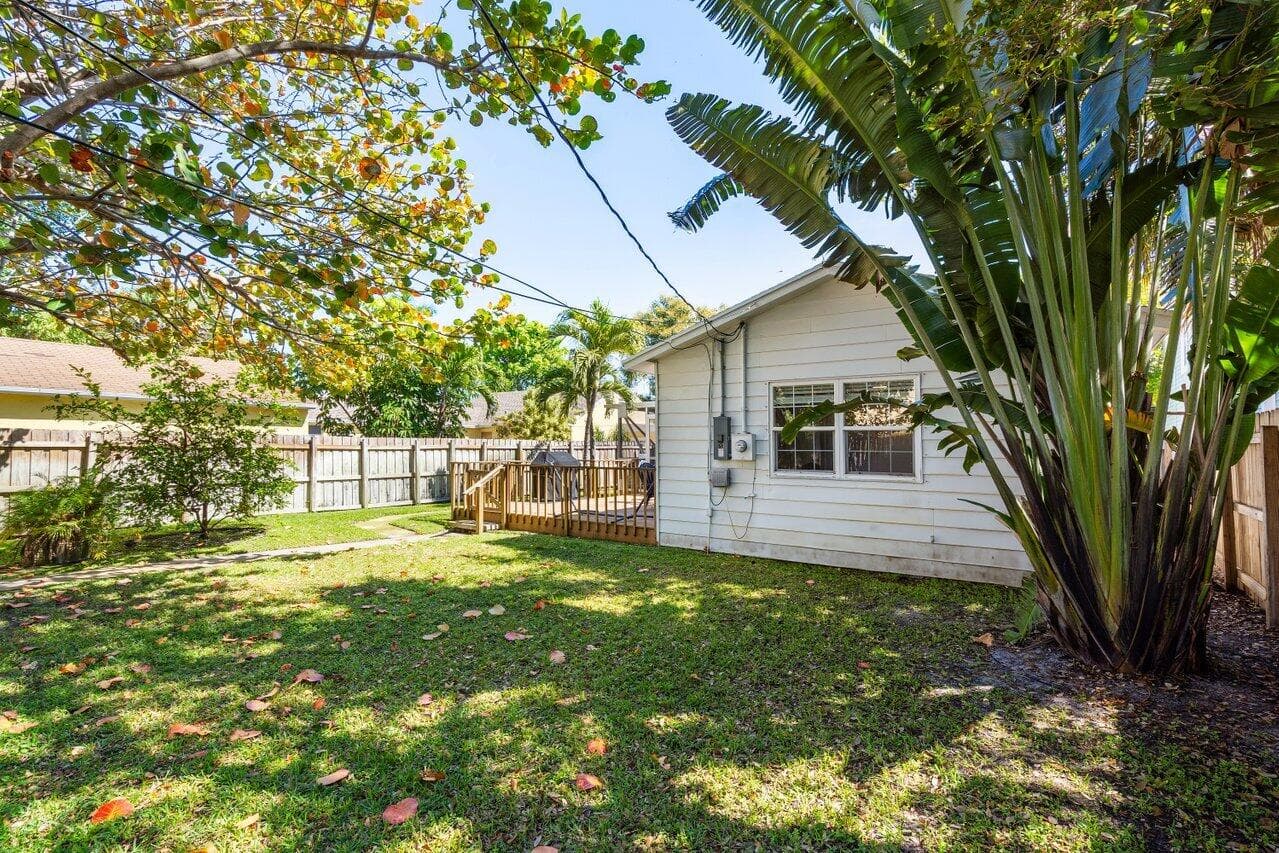 215 S Palmway, Lake Worth Beach, FL 33460 — photo 35 of 60