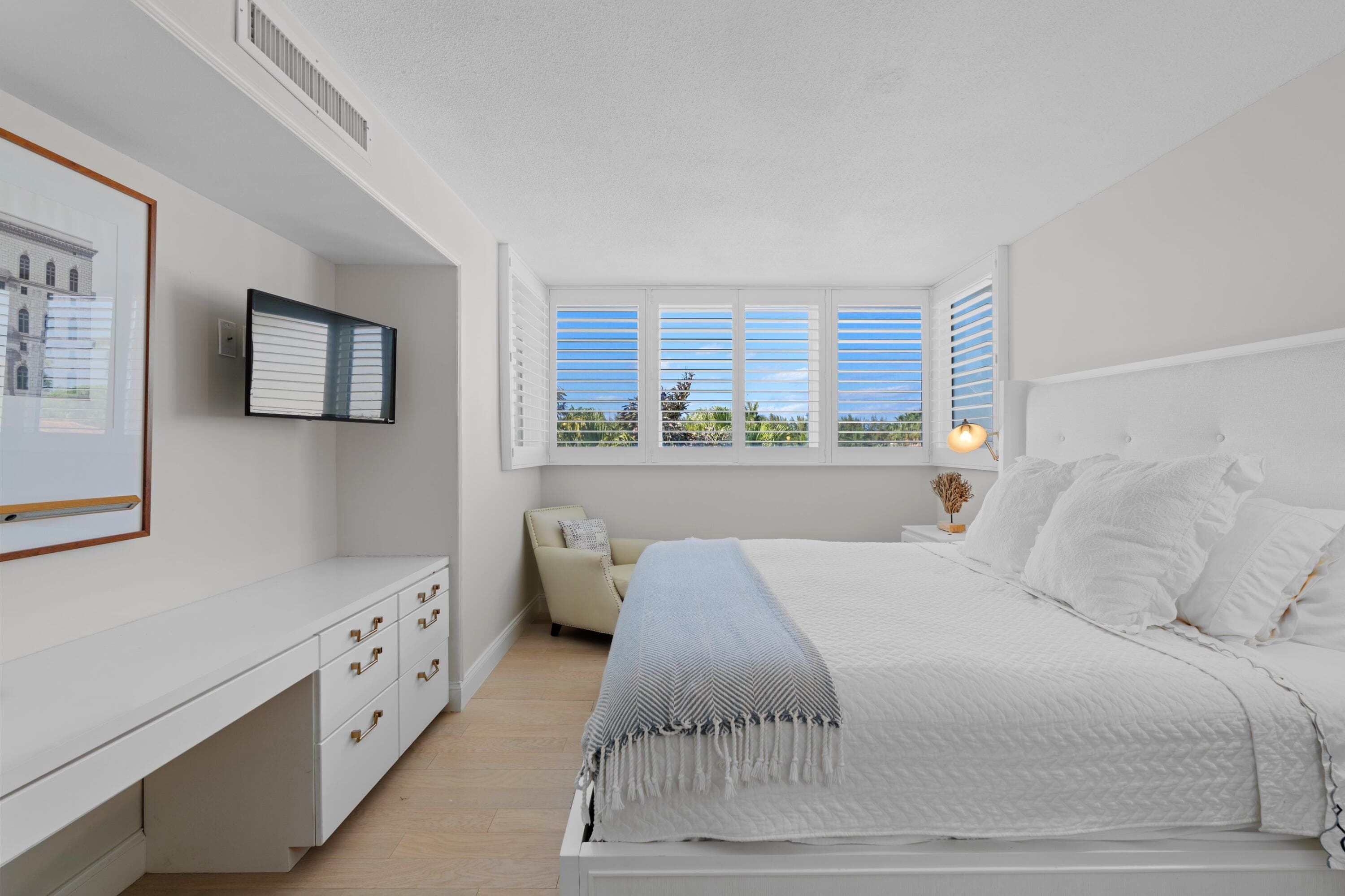 223 Atlantic Avenue 4e, Palm Beach, FL 33480 — photo 8 of 19