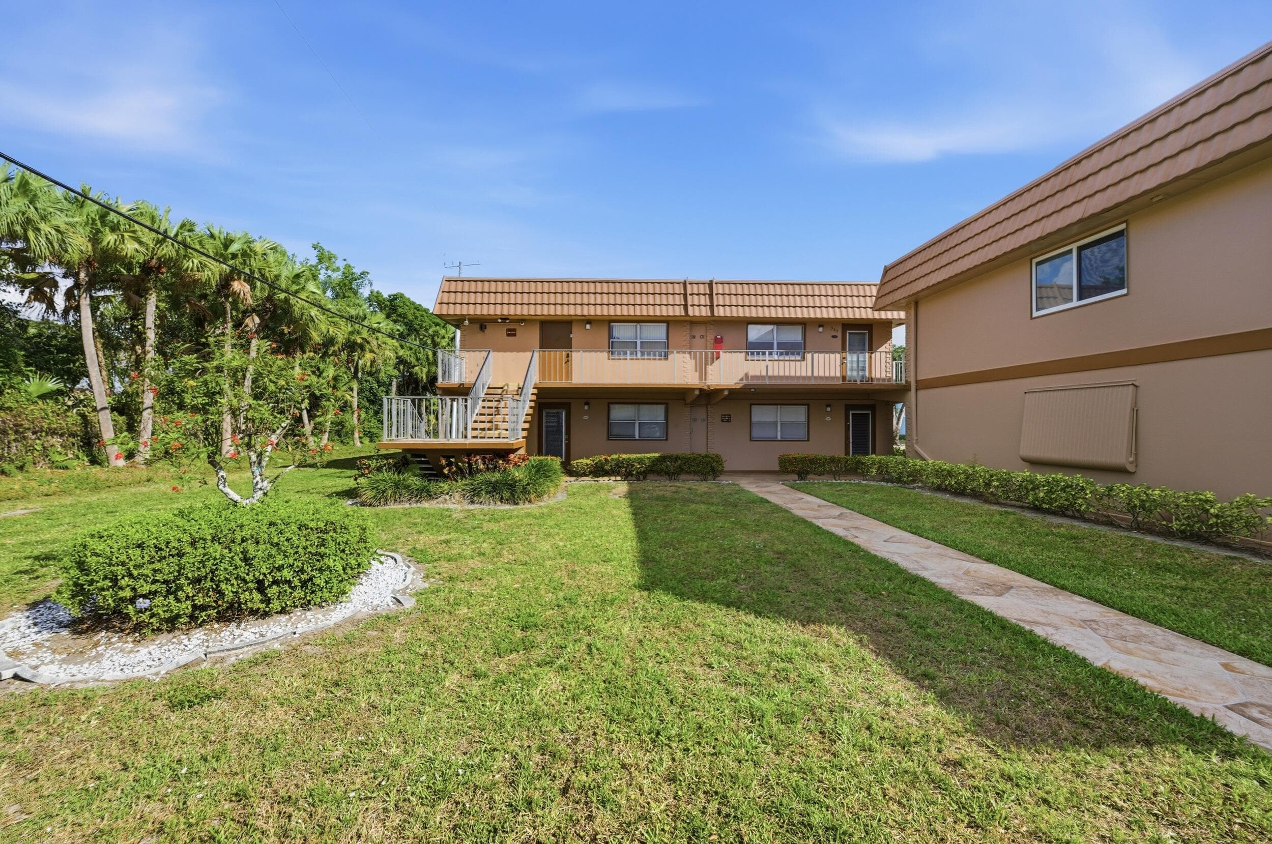 336 Brittany G, Delray Beach, FL 33446 — photo 2 of 35
