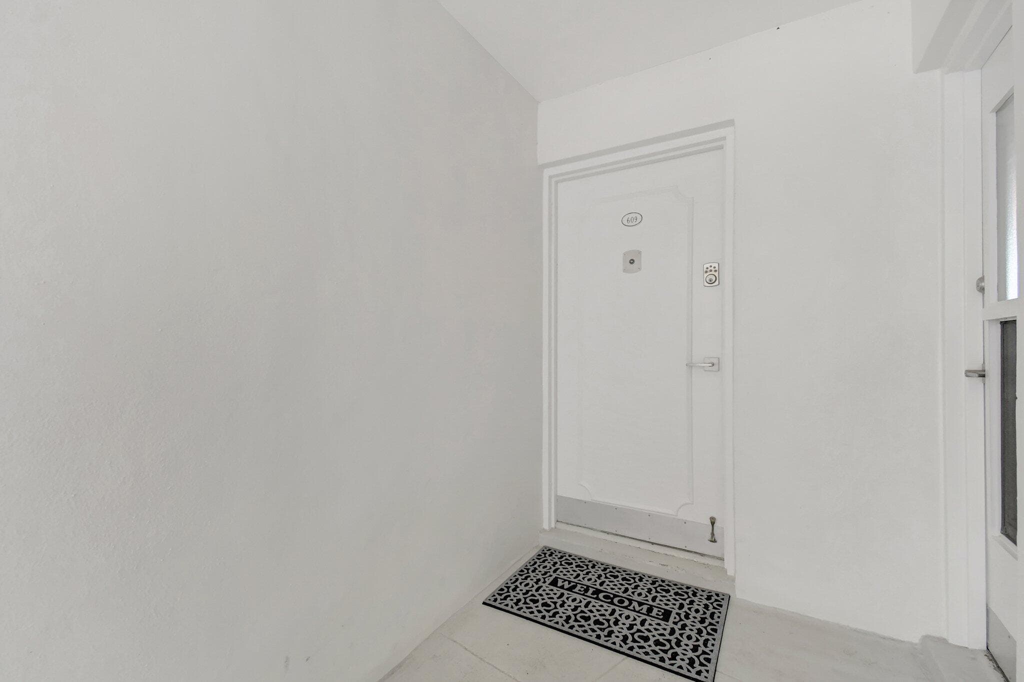 2555 NE 11th Street 609, Fort Lauderdale, FL 33304 — photo 39 of 45
