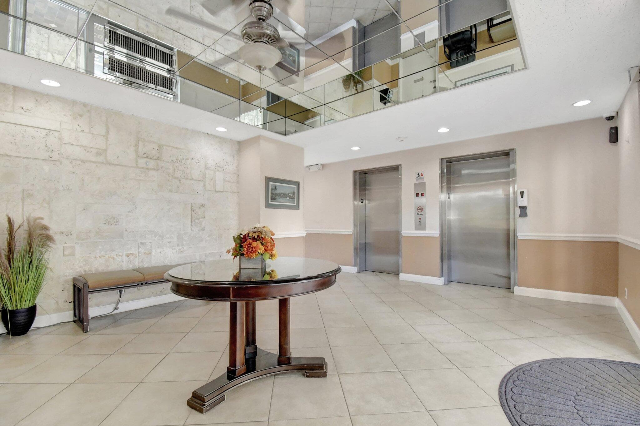 2555 NE 11th Street 609, Fort Lauderdale, FL 33304 — photo 33 of 45
