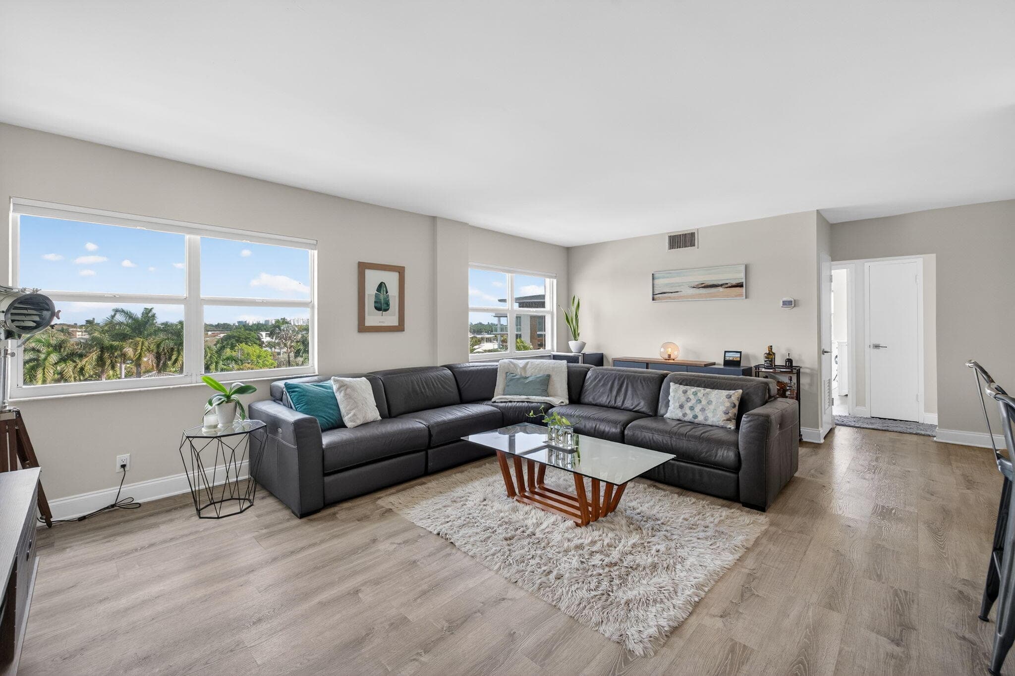 2555 NE 11th Street 609, Fort Lauderdale, FL 33304 — photo 1 of 45