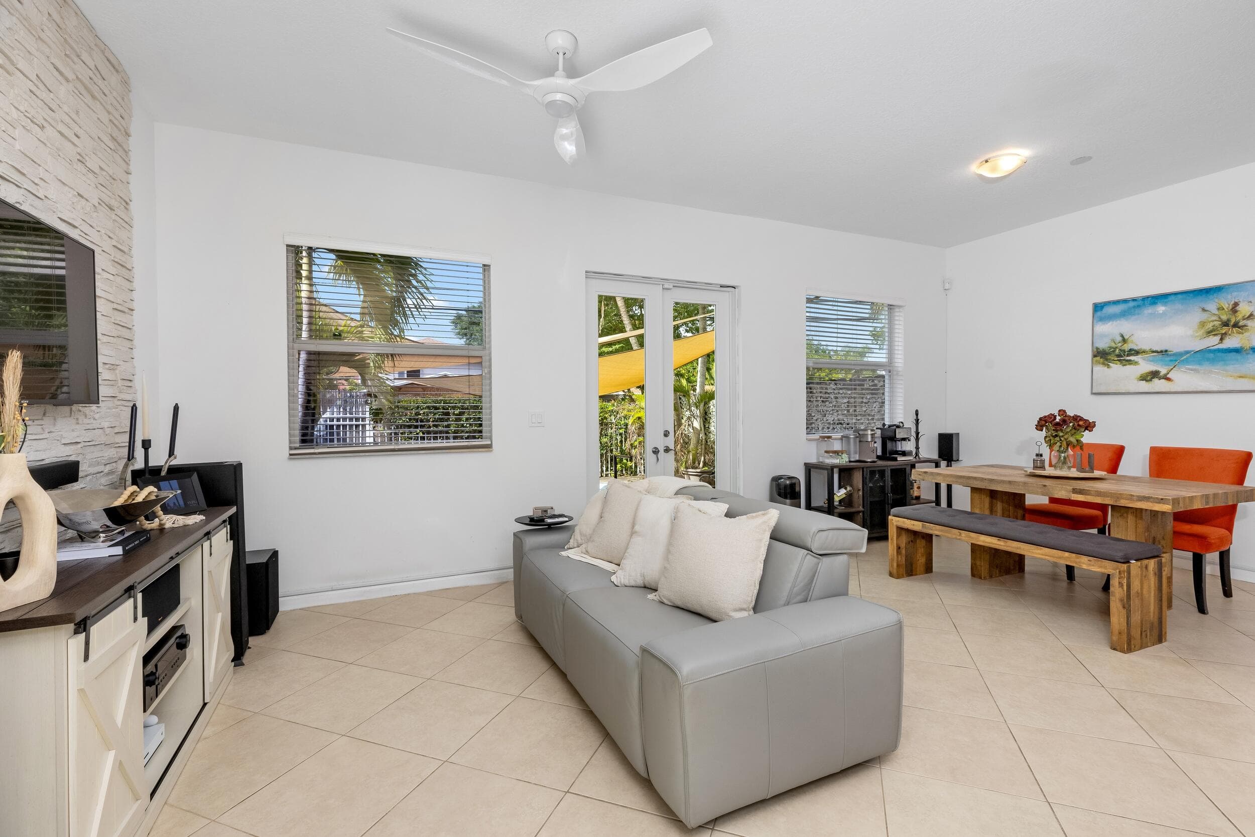 1222 NE 18th Avenue 1, Fort Lauderdale, FL 33304 — photo 4 of 33