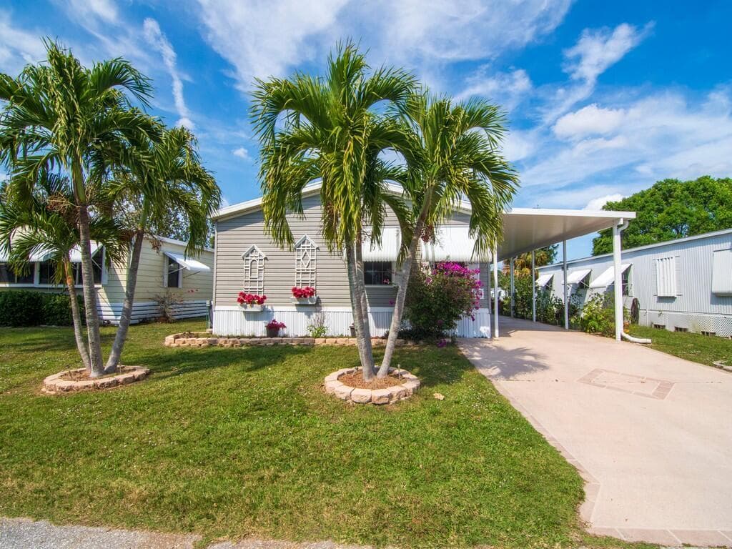 43 W Caribbean, Port St. Lucie, FL 34952 — photo 1 of 44