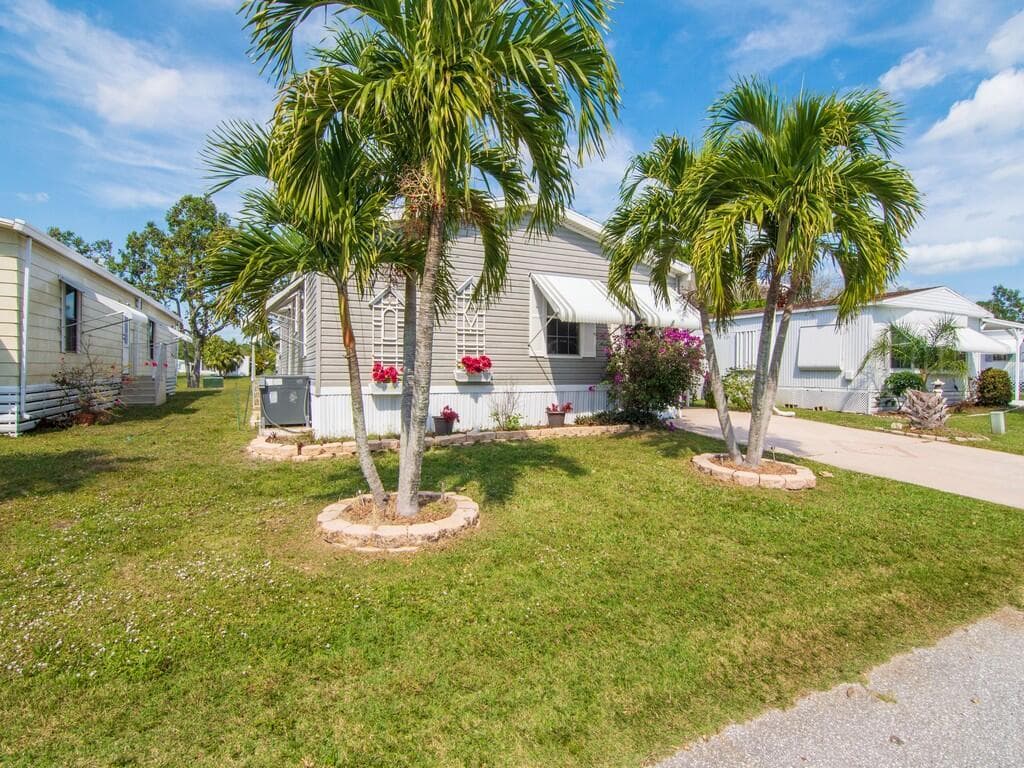 43 W Caribbean, Port St. Lucie, FL 34952 — photo 3 of 44