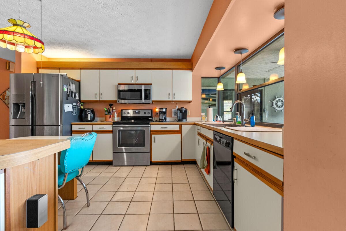 1119 SE Cambridge Drive, Port St. Lucie, FL 34952 — photo 5 of 24