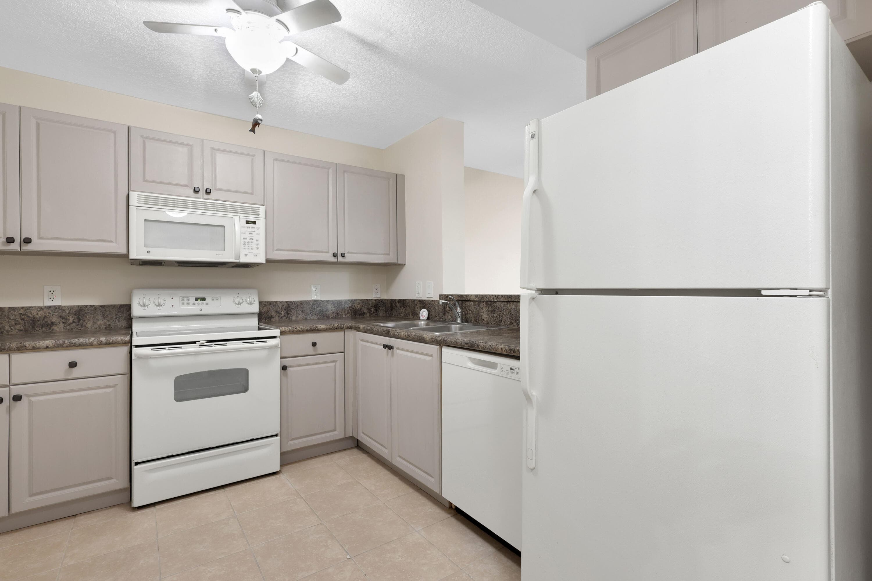 529 E Sheridan Street 2061, Dania Beach, FL 33004 — photo 15 of 33