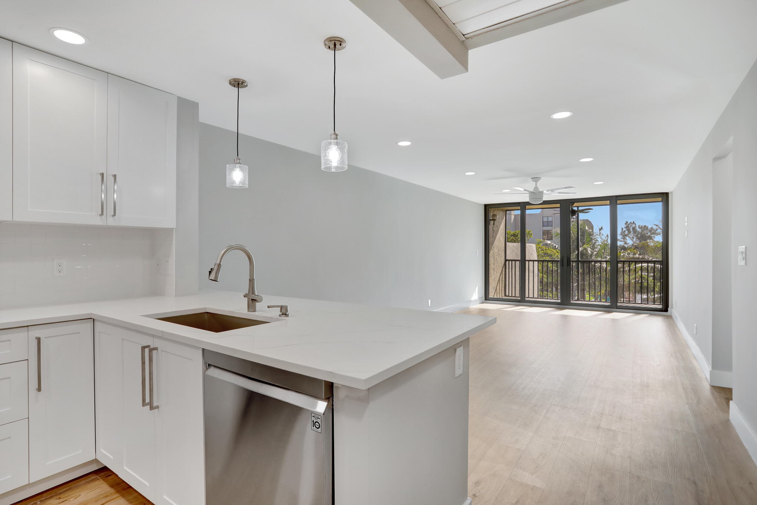 7 Royal Palm Way 404, Boca Raton, FL 33432 — photo 6 of 21