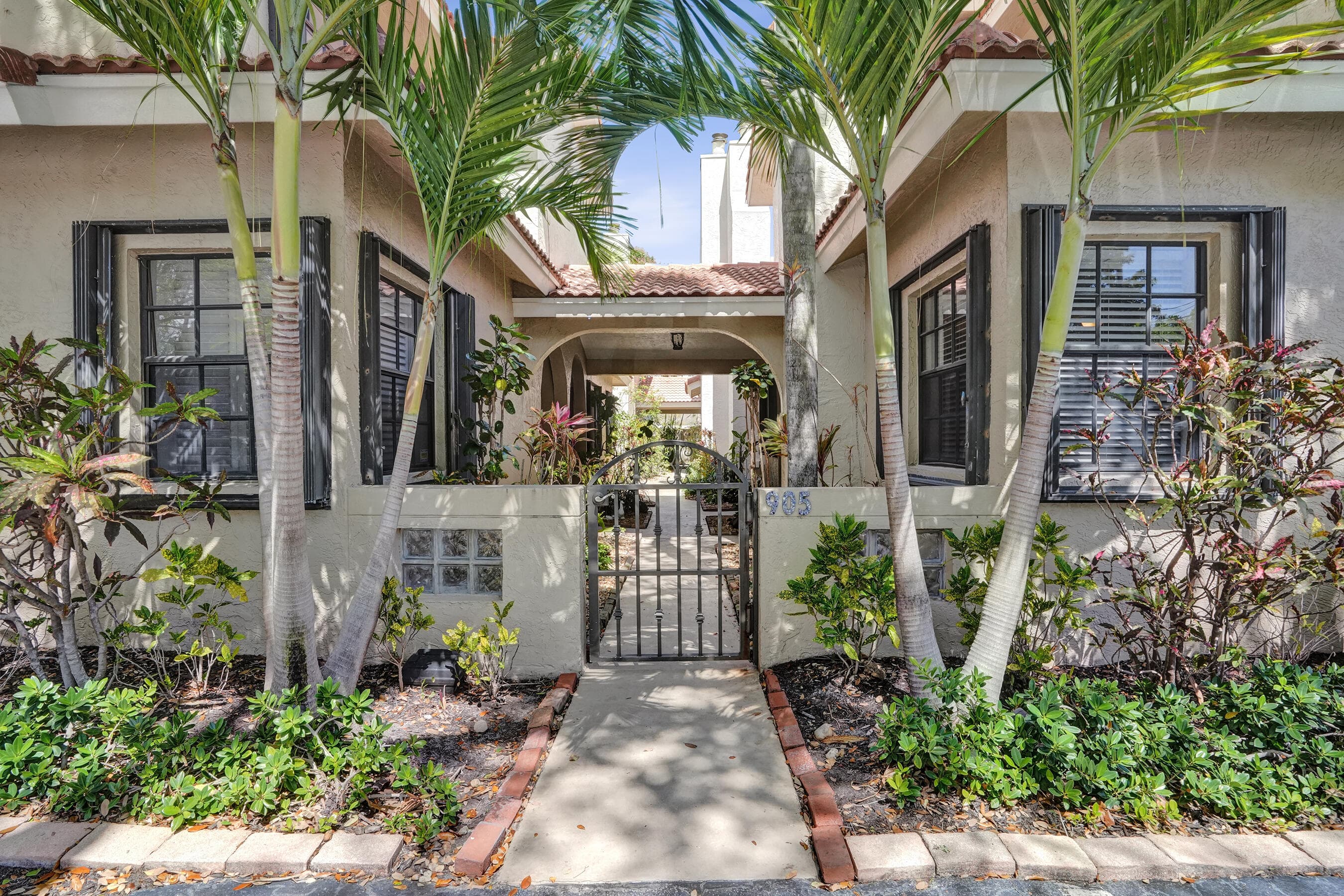 905 SE 12th Court 16, Fort Lauderdale, FL 33316 — photo 1 of 42