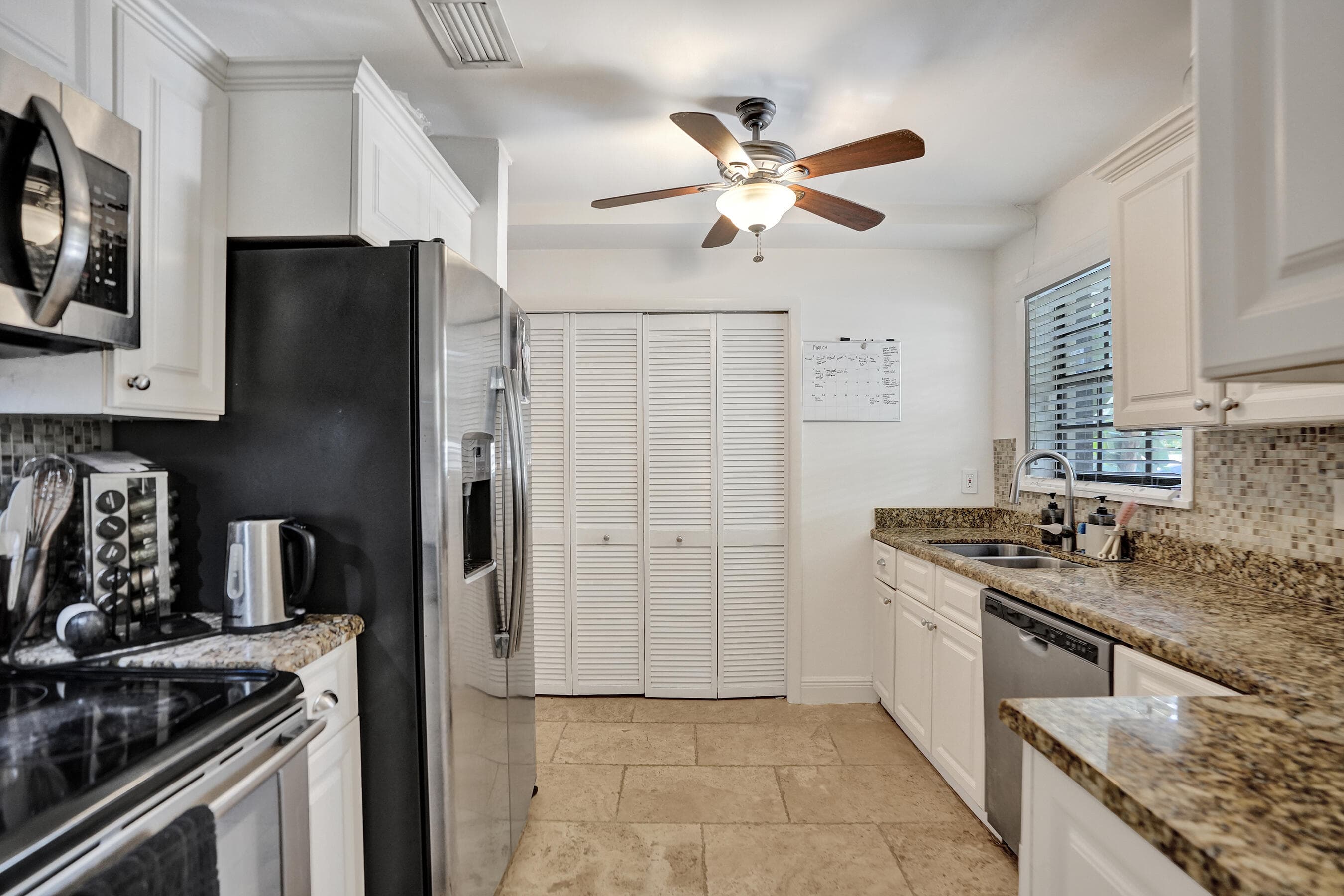 905 SE 12th Court 16, Fort Lauderdale, FL 33316 — photo 11 of 42