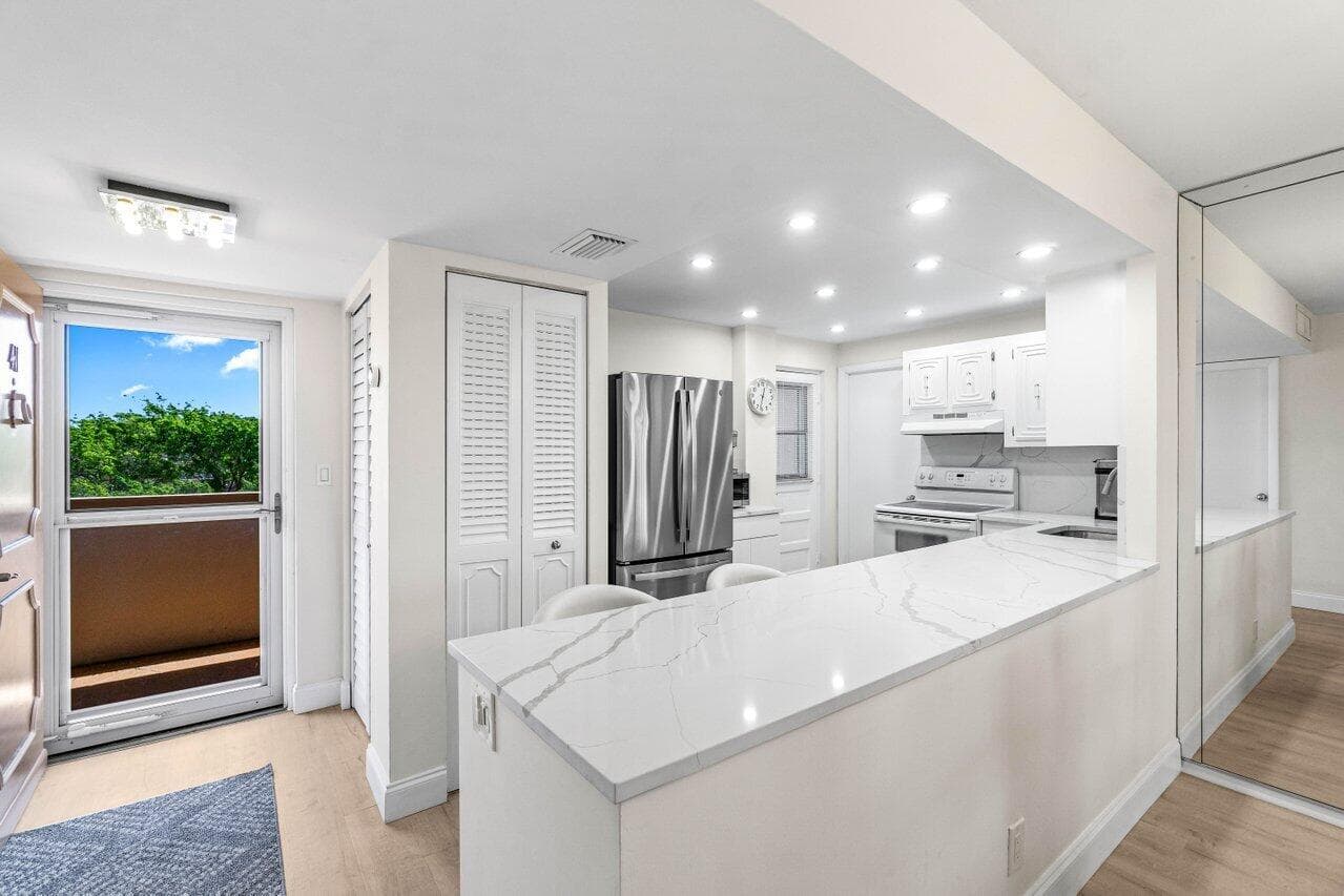 6461 NW 2nd Avenue 411, Boca Raton, FL 33487 — photo 4 of 31