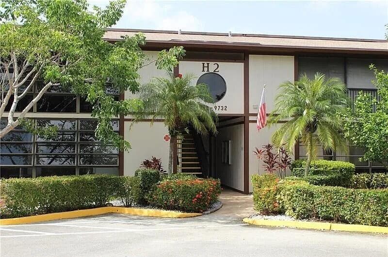 9728 S Belfort Circle 206, Tamarac, FL 33321 — photo 1 of 10