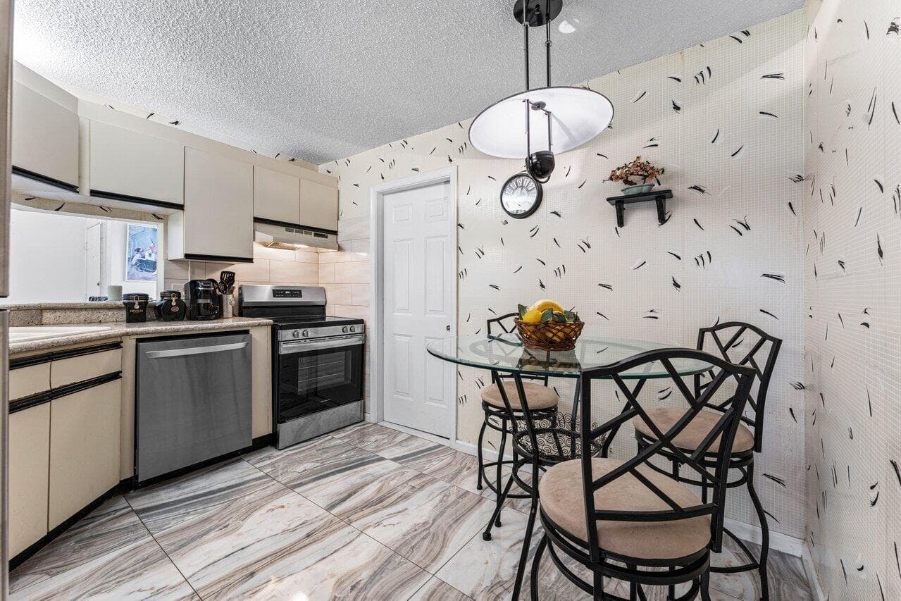 10 Via De Casas Sur 104, Boynton Beach, FL 33426 — photo 8 of 39