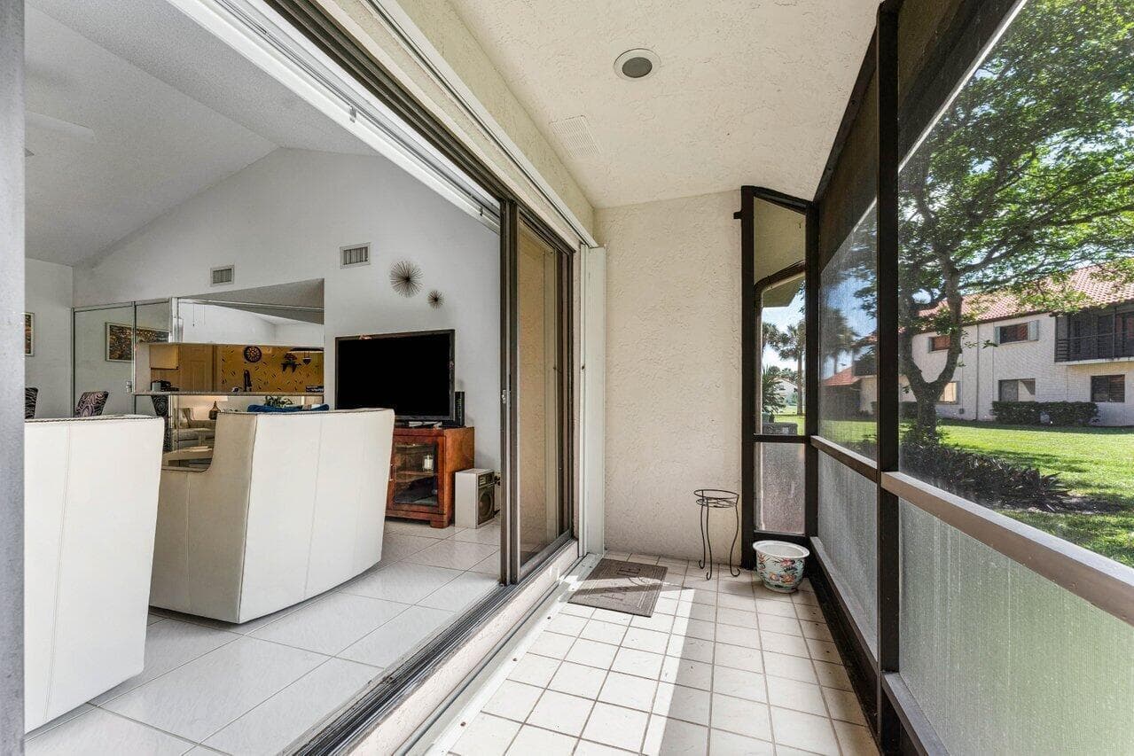 10 Via De Casas Sur 104, Boynton Beach, FL 33426 — photo 18 of 39