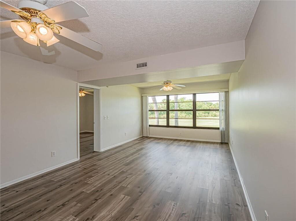 28 Plantation Drive 202, Vero Beach, FL 32966 — photo 3 of 30