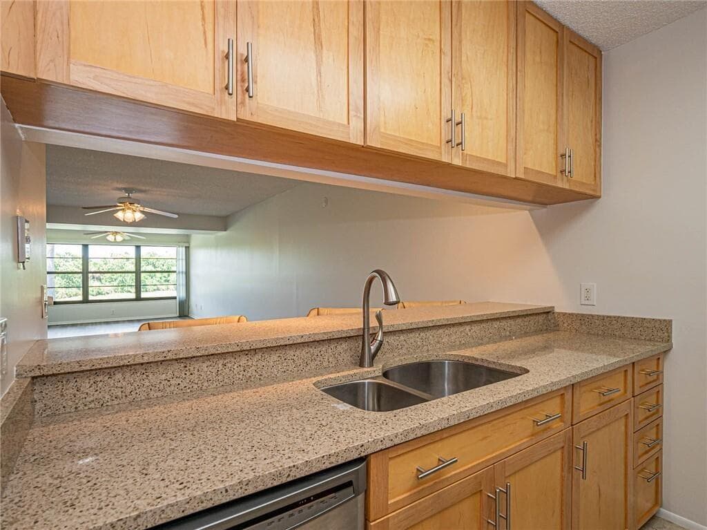28 Plantation Drive 202, Vero Beach, FL 32966 — photo 14 of 30