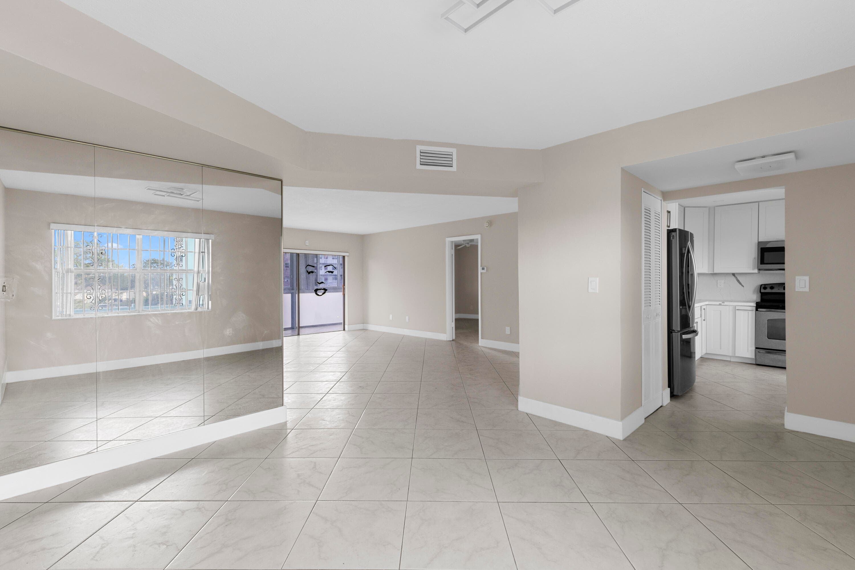 4141 NW 44th Avenue 224, Lauderdale Lakes, FL 33319 — photo 4 of 27
