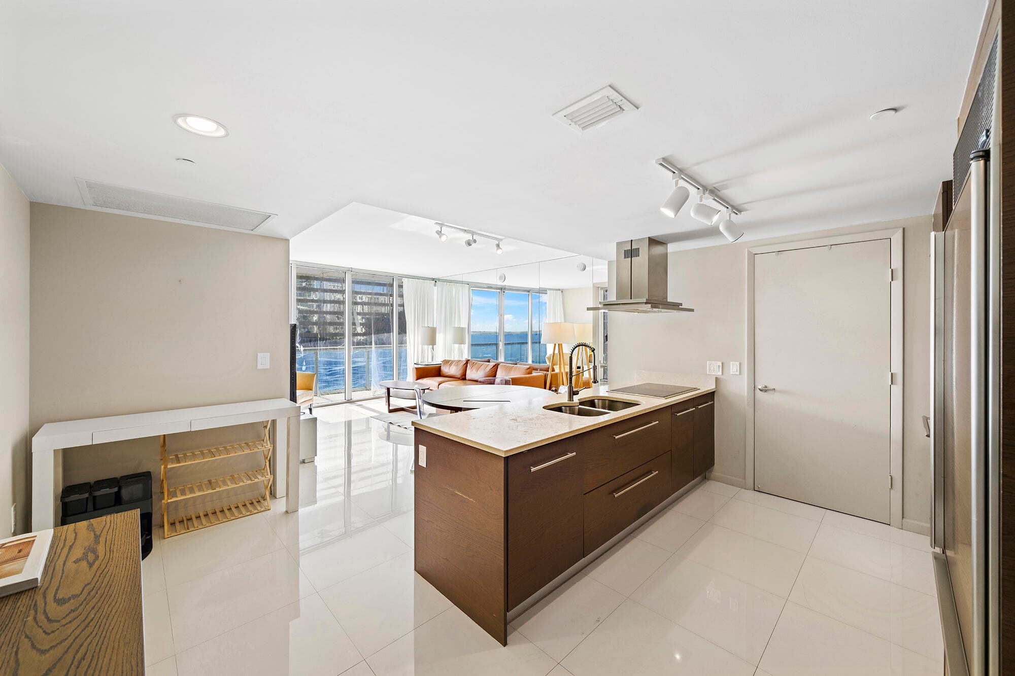 495 Brickell Avenue 911, Miami, FL 33131 — photo 2 of 35
