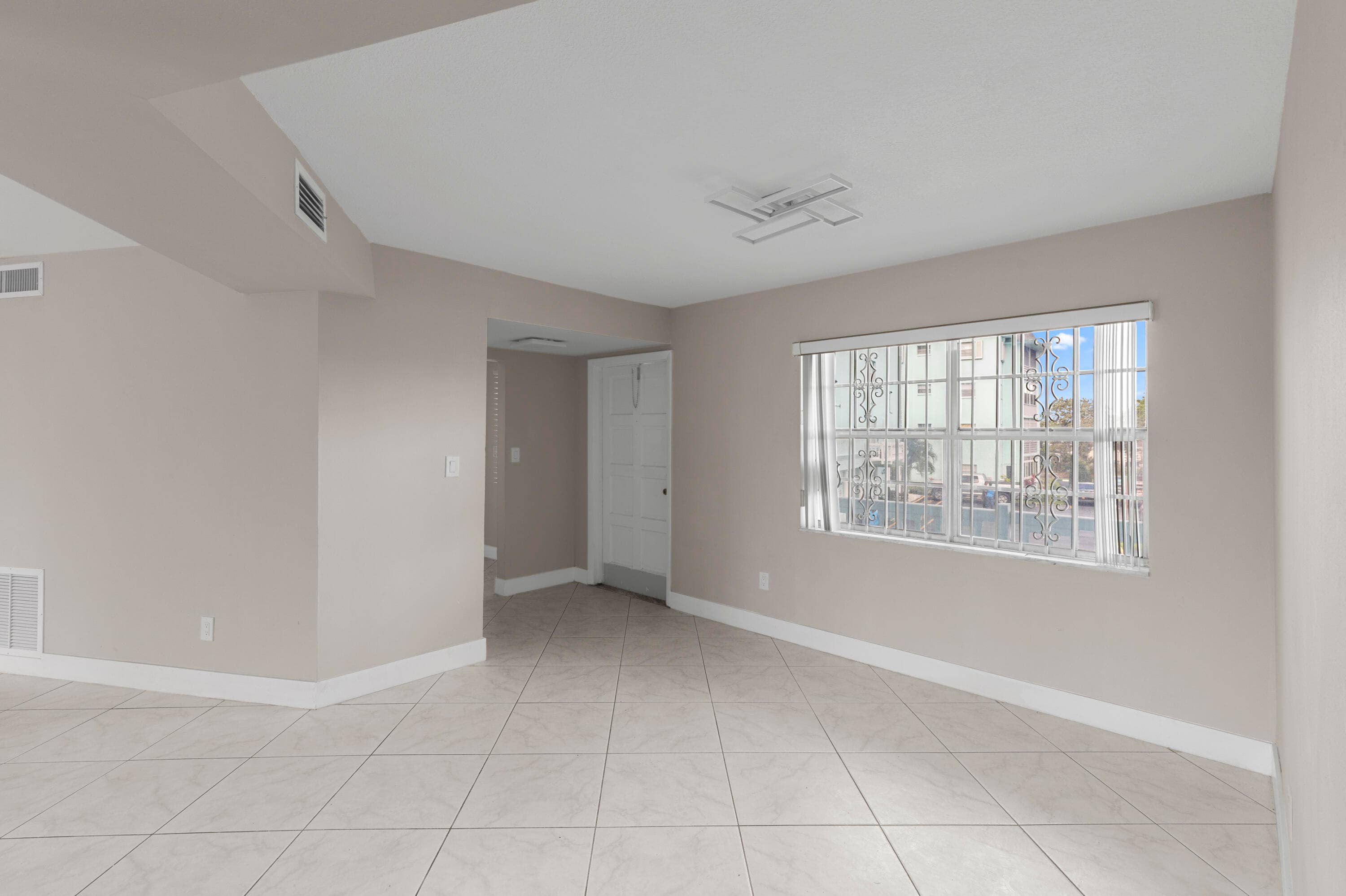 4141 NW 44th Avenue 224, Lauderdale Lakes, FL 33319 — photo 20 of 27