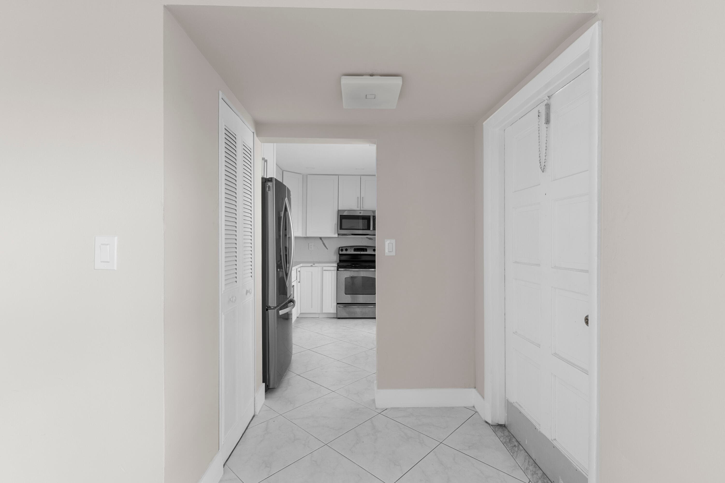 4141 NW 44th Avenue 224, Lauderdale Lakes, FL 33319 — photo 8 of 27