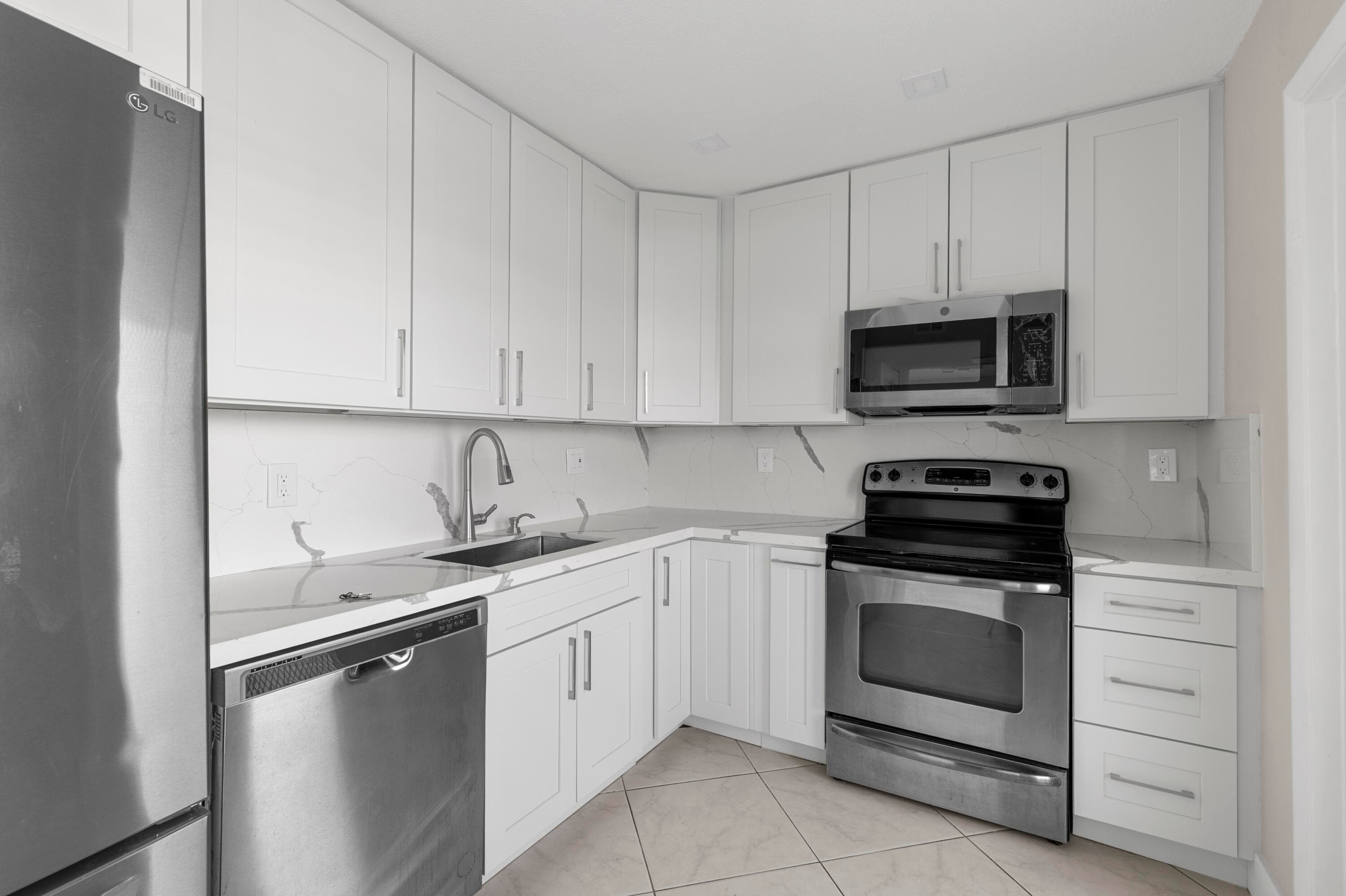 4141 NW 44th Avenue 224, Lauderdale Lakes, FL 33319 — photo 10 of 27