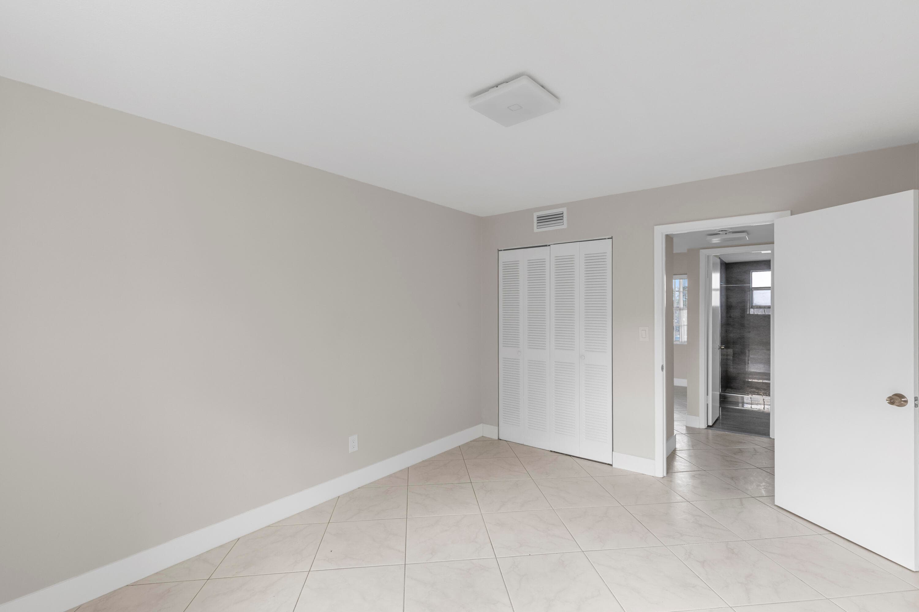 4141 NW 44th Avenue 224, Lauderdale Lakes, FL 33319 — photo 14 of 27