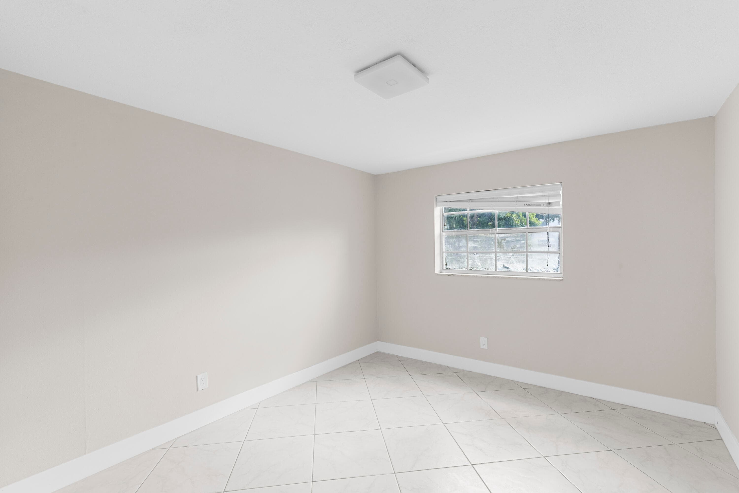 4141 NW 44th Avenue 224, Lauderdale Lakes, FL 33319 — photo 22 of 27