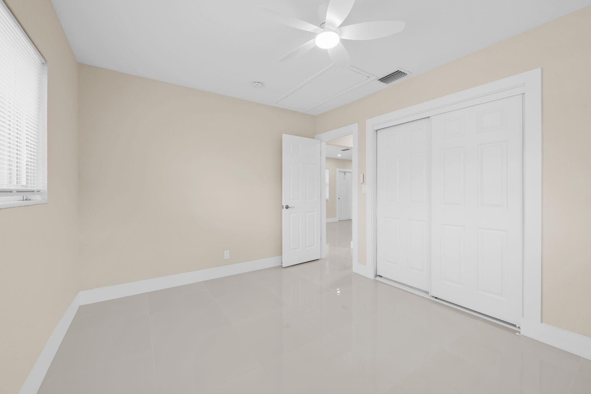 832 NE 12th Avenue 1, Pompano Beach, FL 33060 — photo 3 of 8