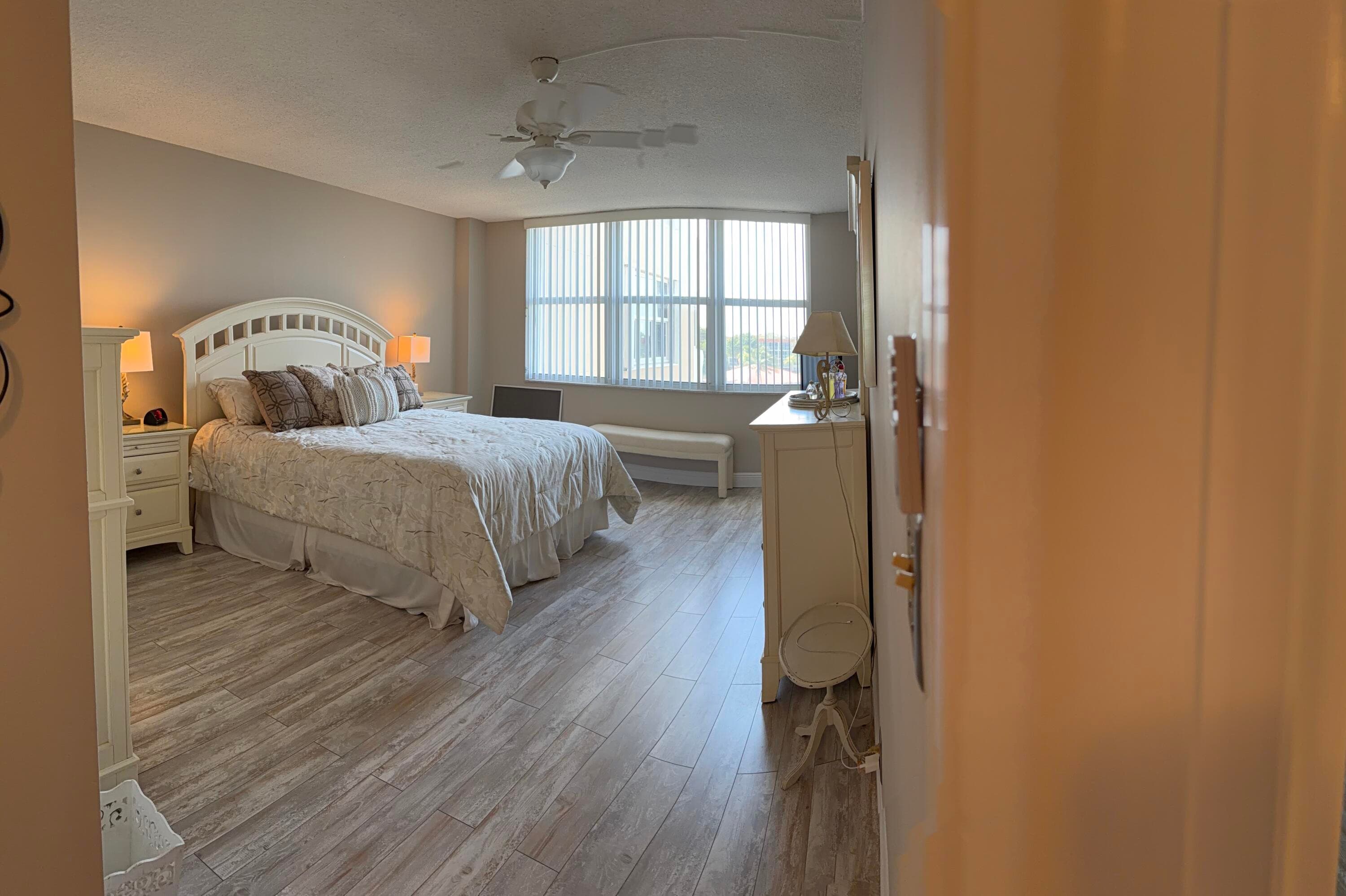 1150 Hillsboro Mile 405, Hillsboro Beach, FL 33062 — photo 17 of 40
