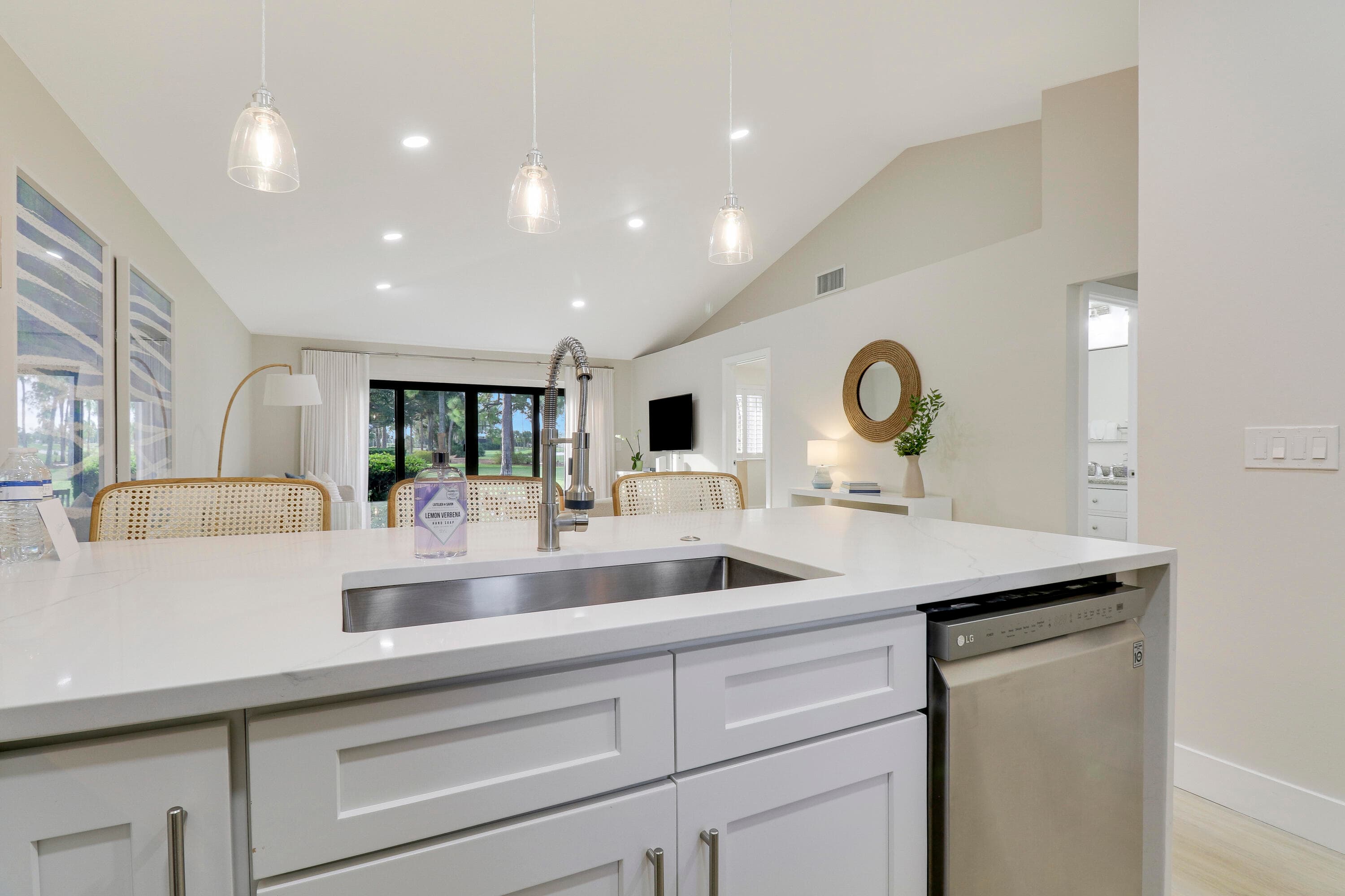 523 Club Drive, Palm Beach Gardens, FL 33418 — photo 12 of 28