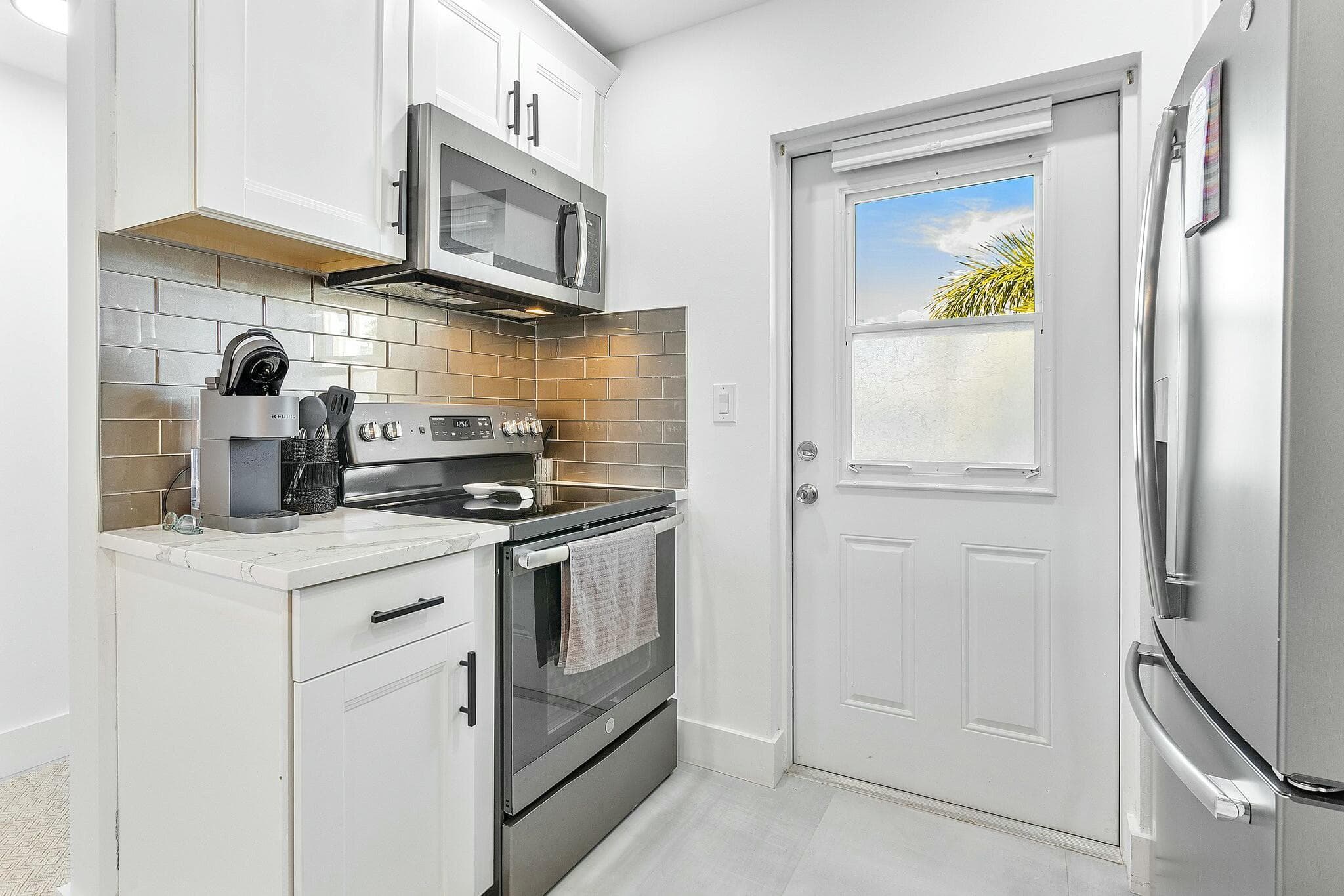 330 N Federal Highway, Deerfield Beach, FL 33441 — photo 4 of 27