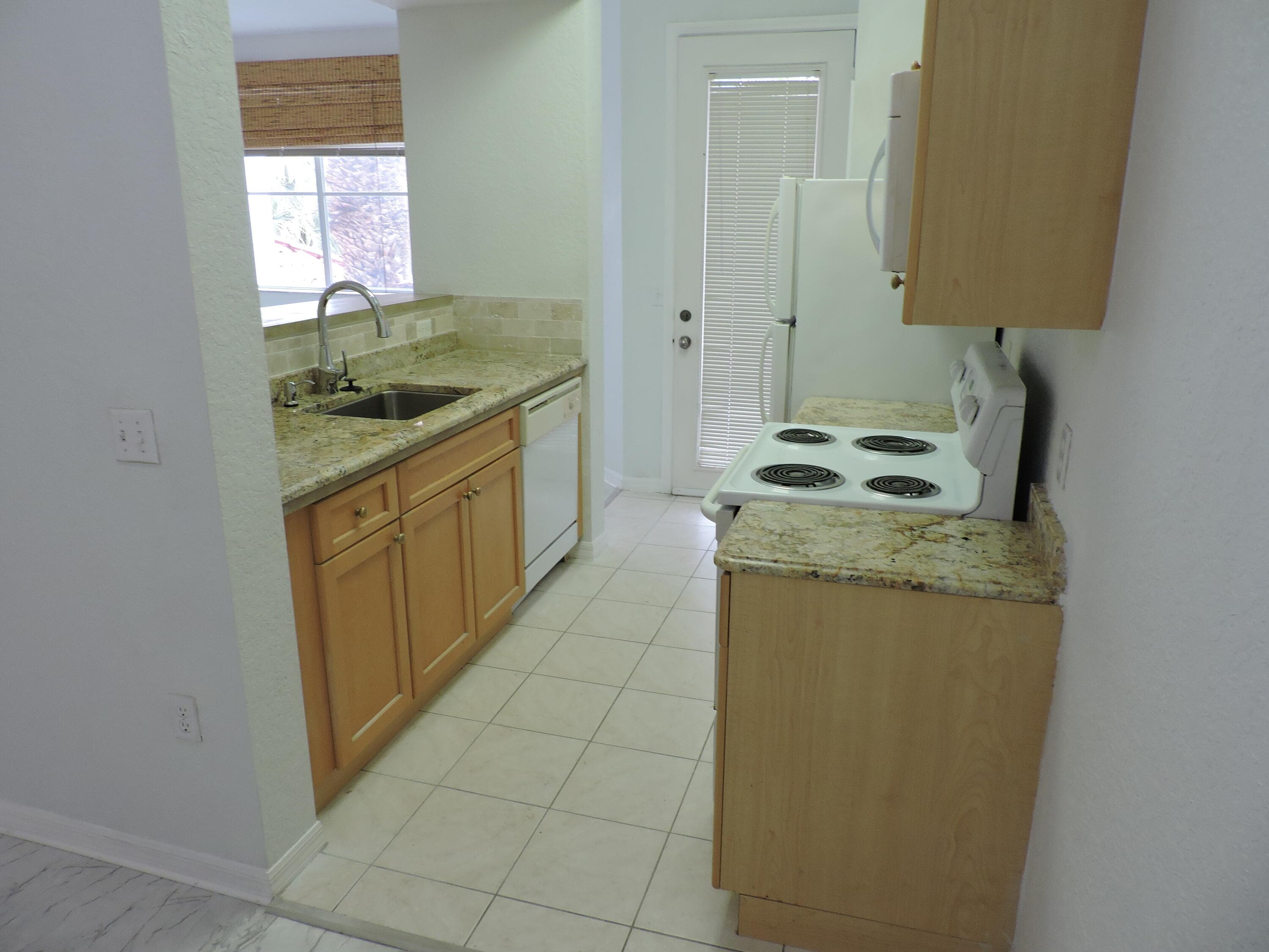 11032 Legacy Drive 203, Palm Beach Gardens, FL 33410 — photo 4 of 33