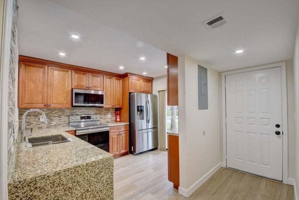 400 Club Circle 101, Boca Raton, FL 33487 — photo 4 of 47