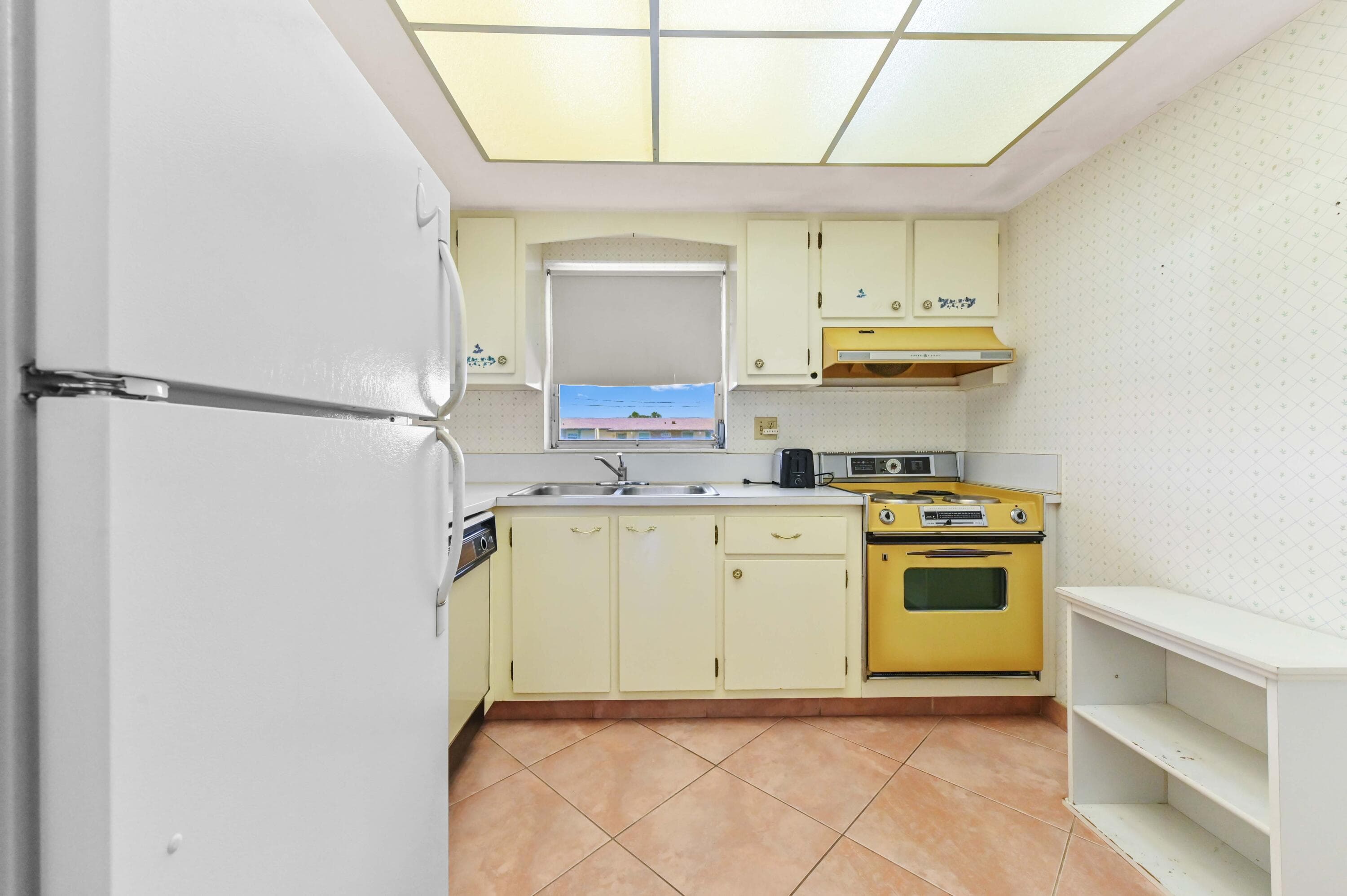 2915 Crosley Drive W Unit B, West Palm Beach, FL 33415 — photo 12 of 22