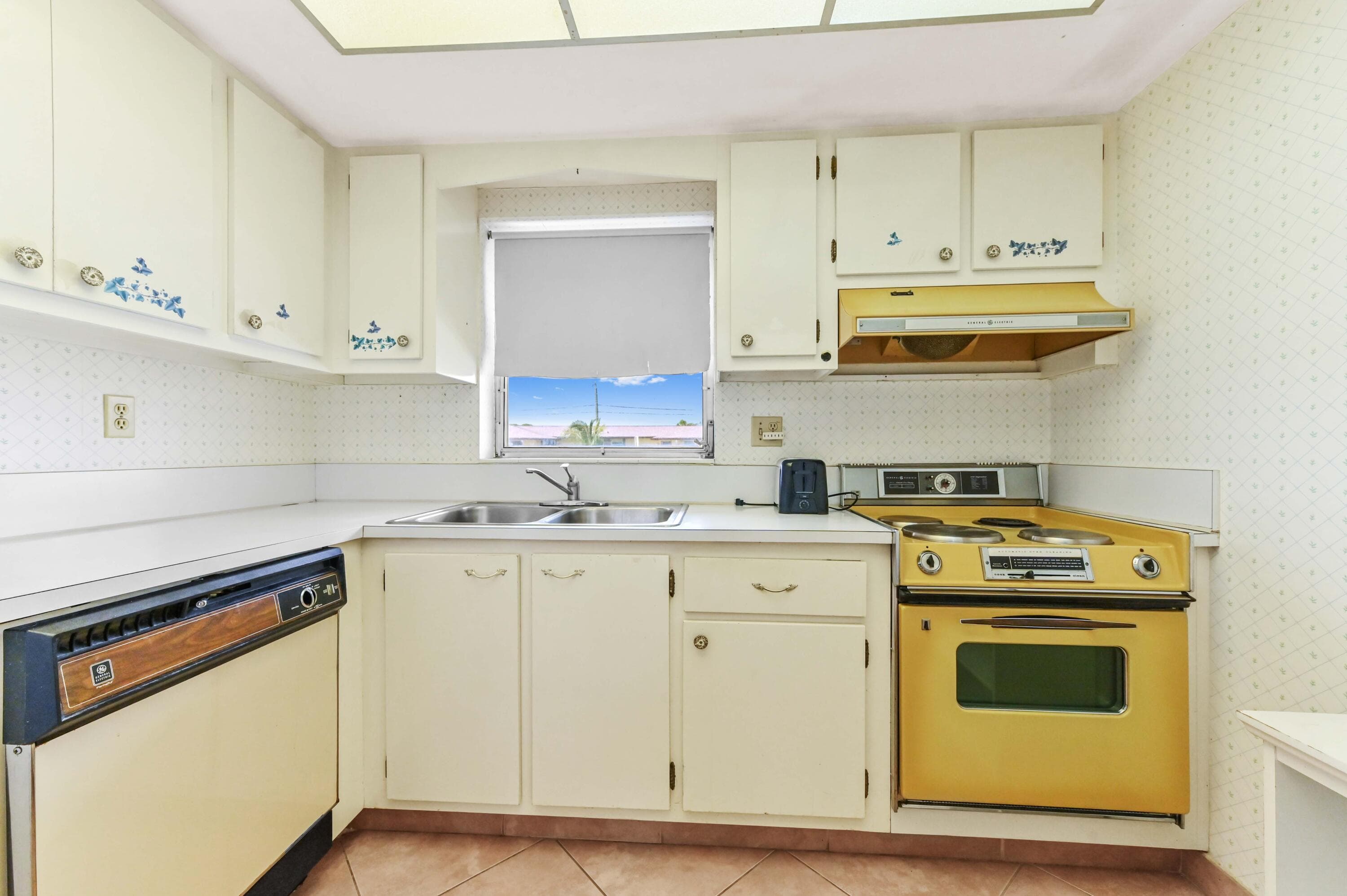 2915 Crosley Drive W Unit B, West Palm Beach, FL 33415 — photo 13 of 22