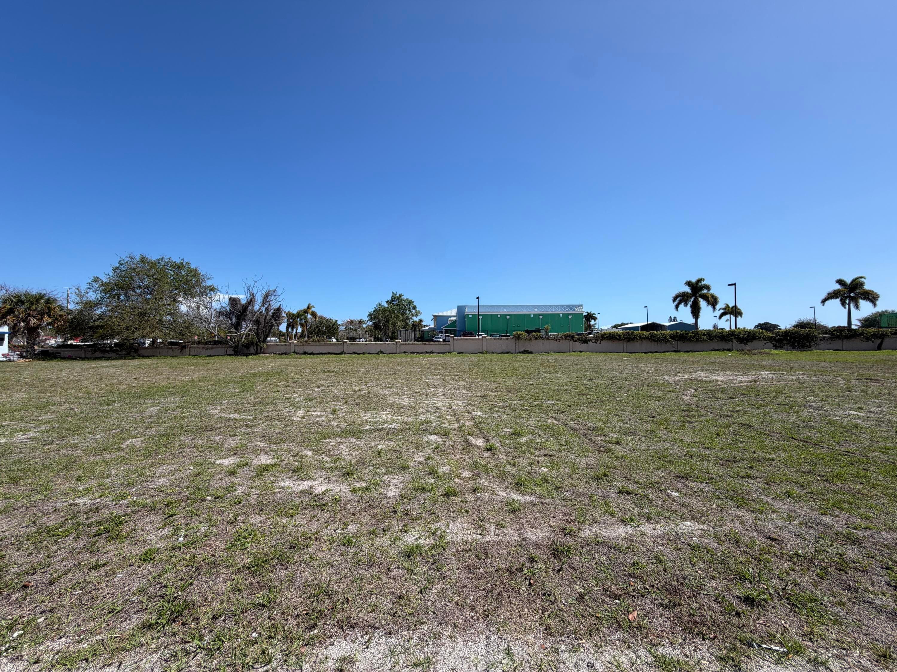 705 SE Tarpon Avenue, Stuart, FL 34994 — photo 1 of 3