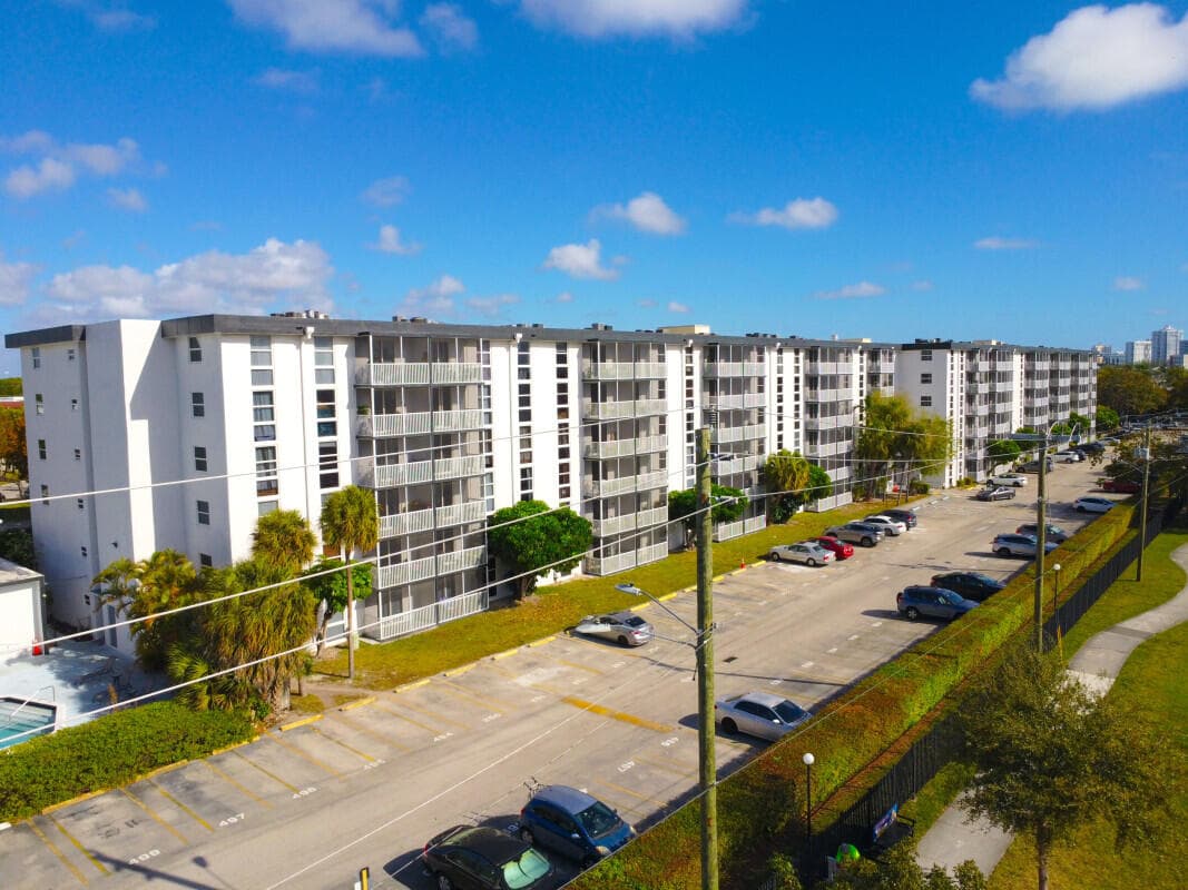 16851 NE 23rd Avenue A408, North Miami Beach, FL 33160 — photo 2 of 12