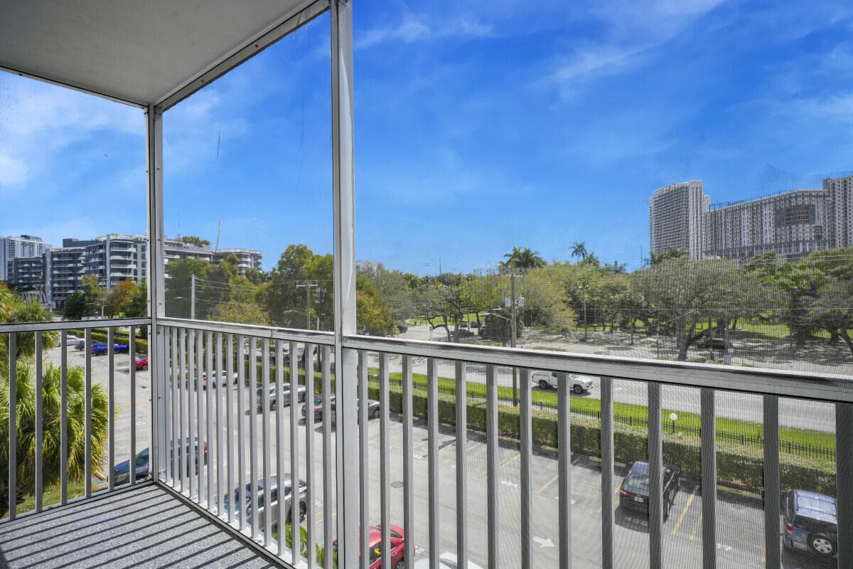 16851 NE 23rd Avenue A408, North Miami Beach, FL 33160 — photo 3 of 12