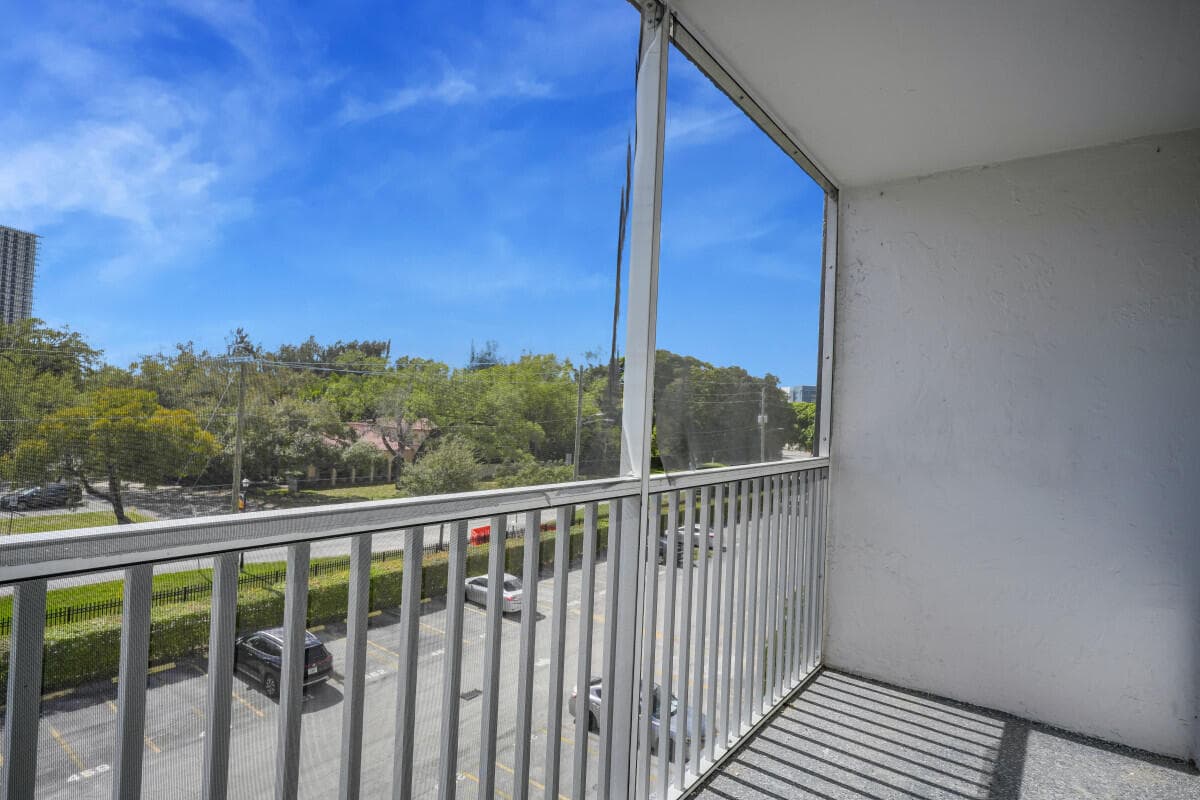 16851 NE 23rd Avenue A408, North Miami Beach, FL 33160 — photo 5 of 12
