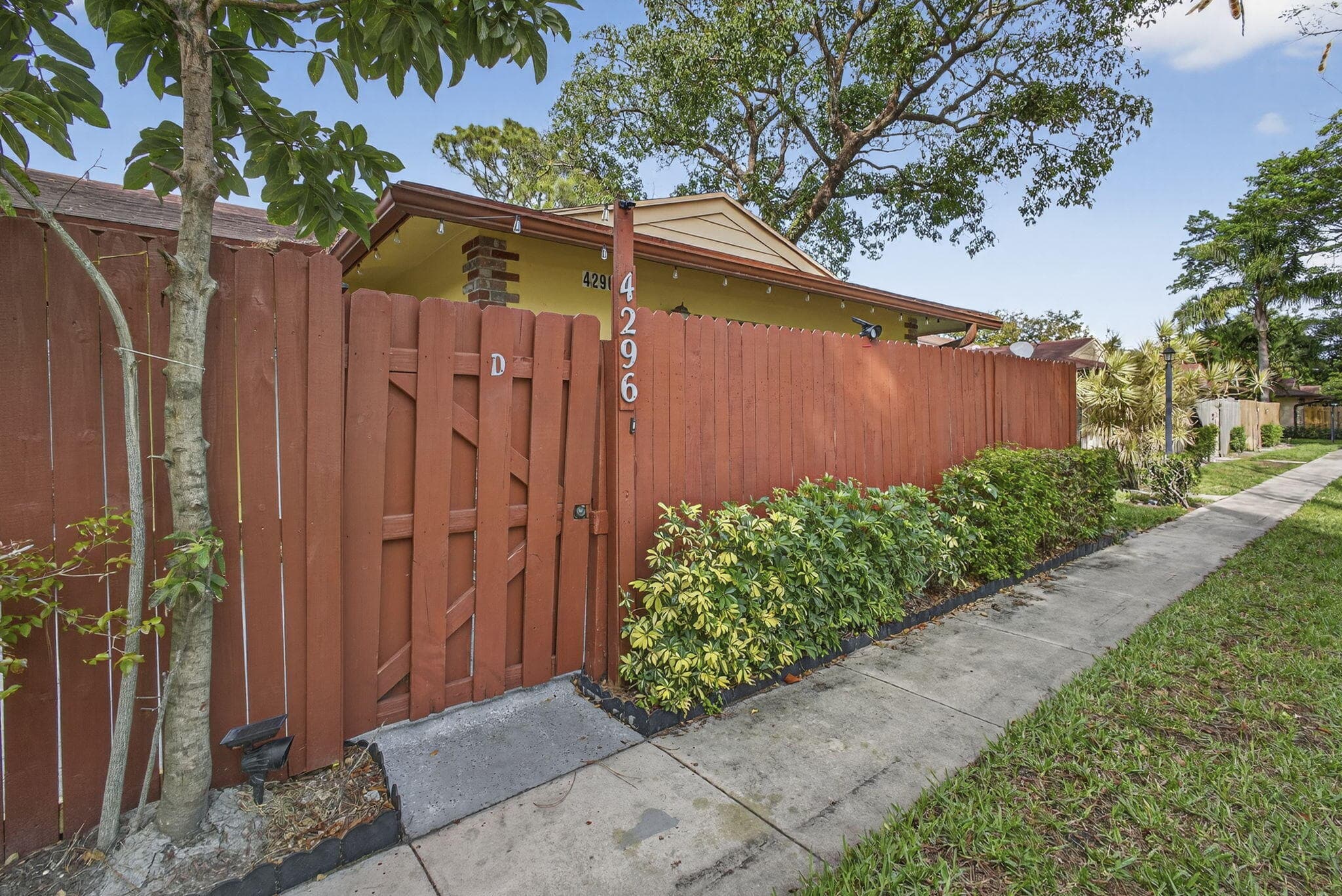 4296 Woodstock Drive D, West Palm Beach, FL 33409 — photo 4 of 44