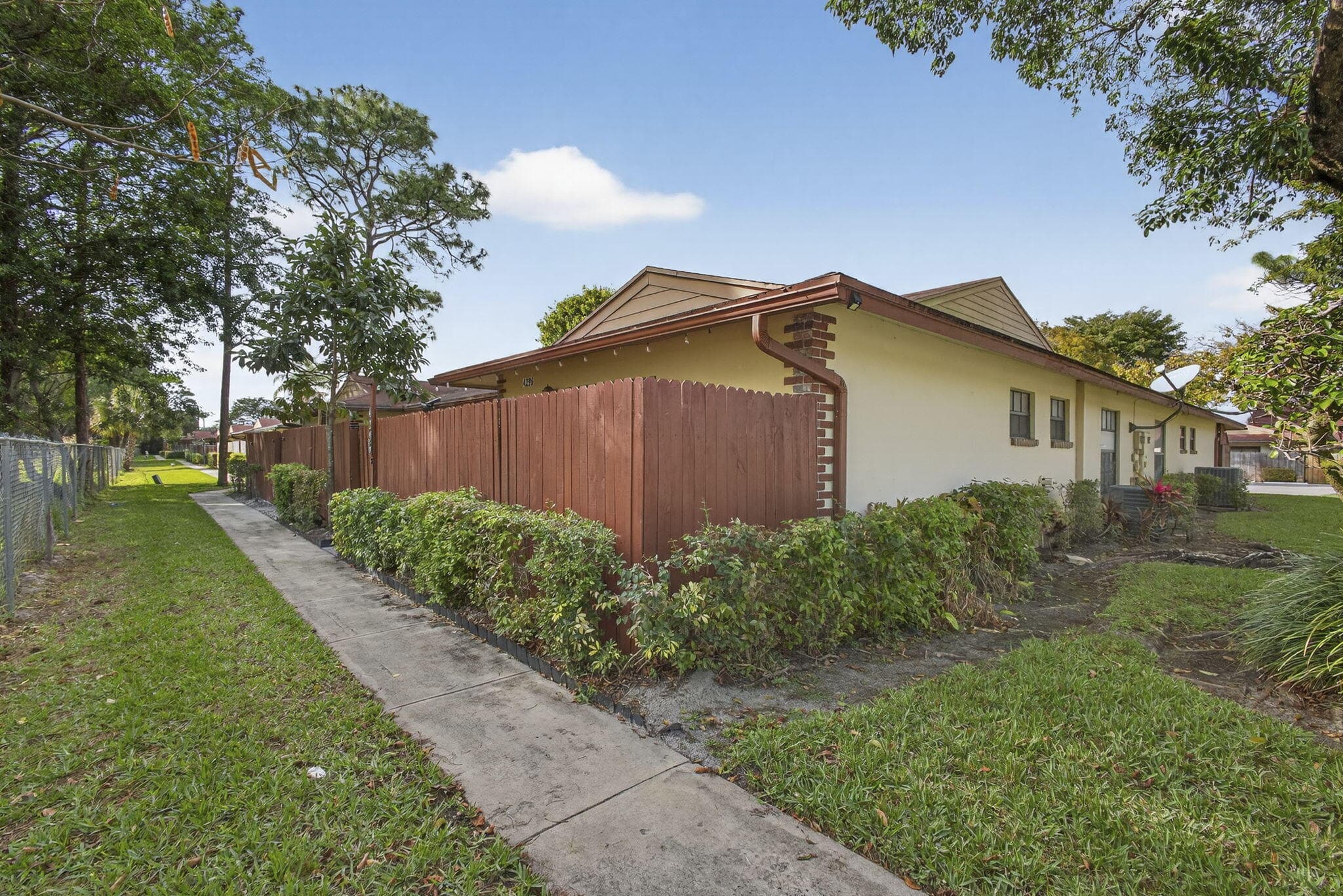 4296 Woodstock Drive D, West Palm Beach, FL 33409 — photo 5 of 44