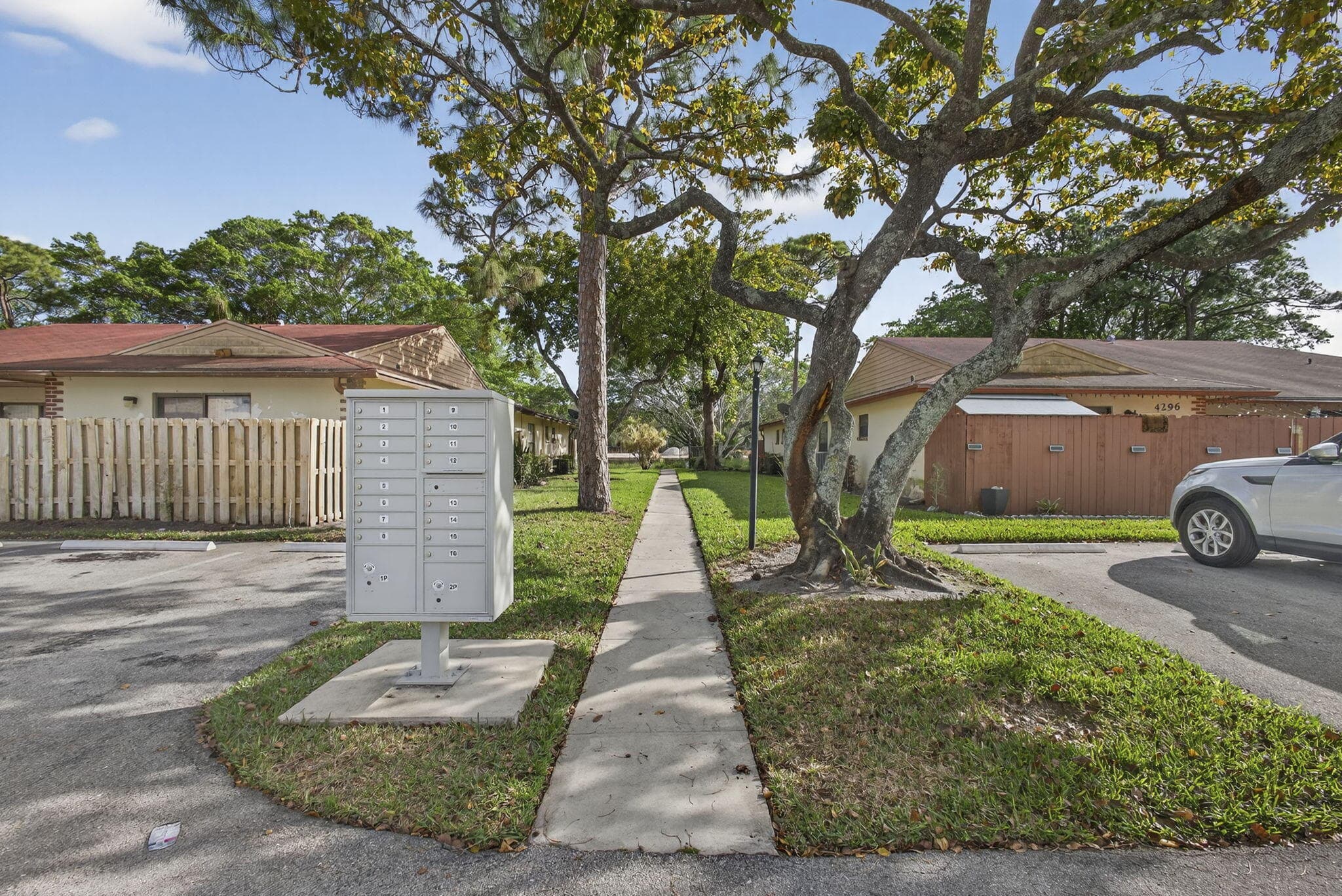 4296 Woodstock Drive D, West Palm Beach, FL 33409 — photo 6 of 44