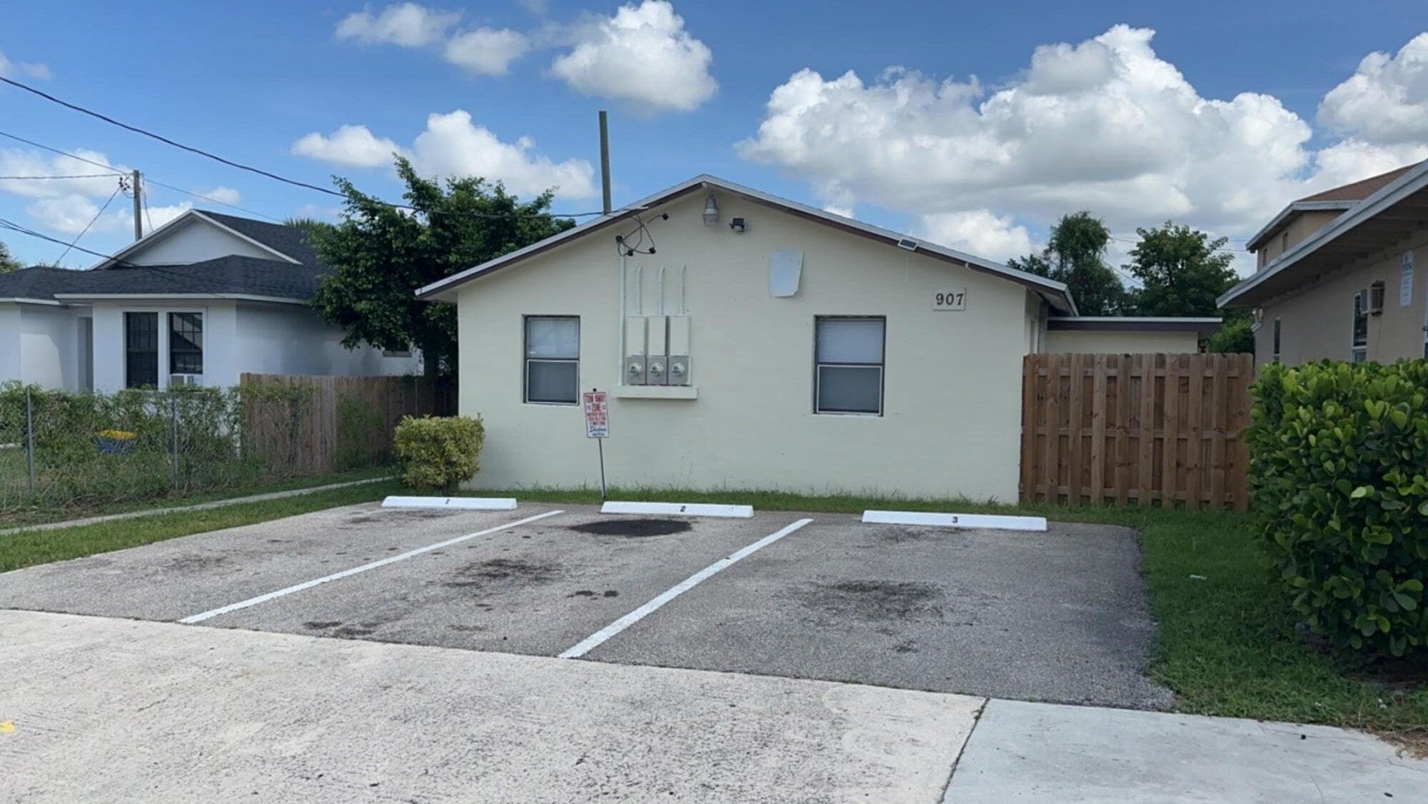 907 8th Street 2, West Palm Beach, FL 33401 — photo 1 of 1